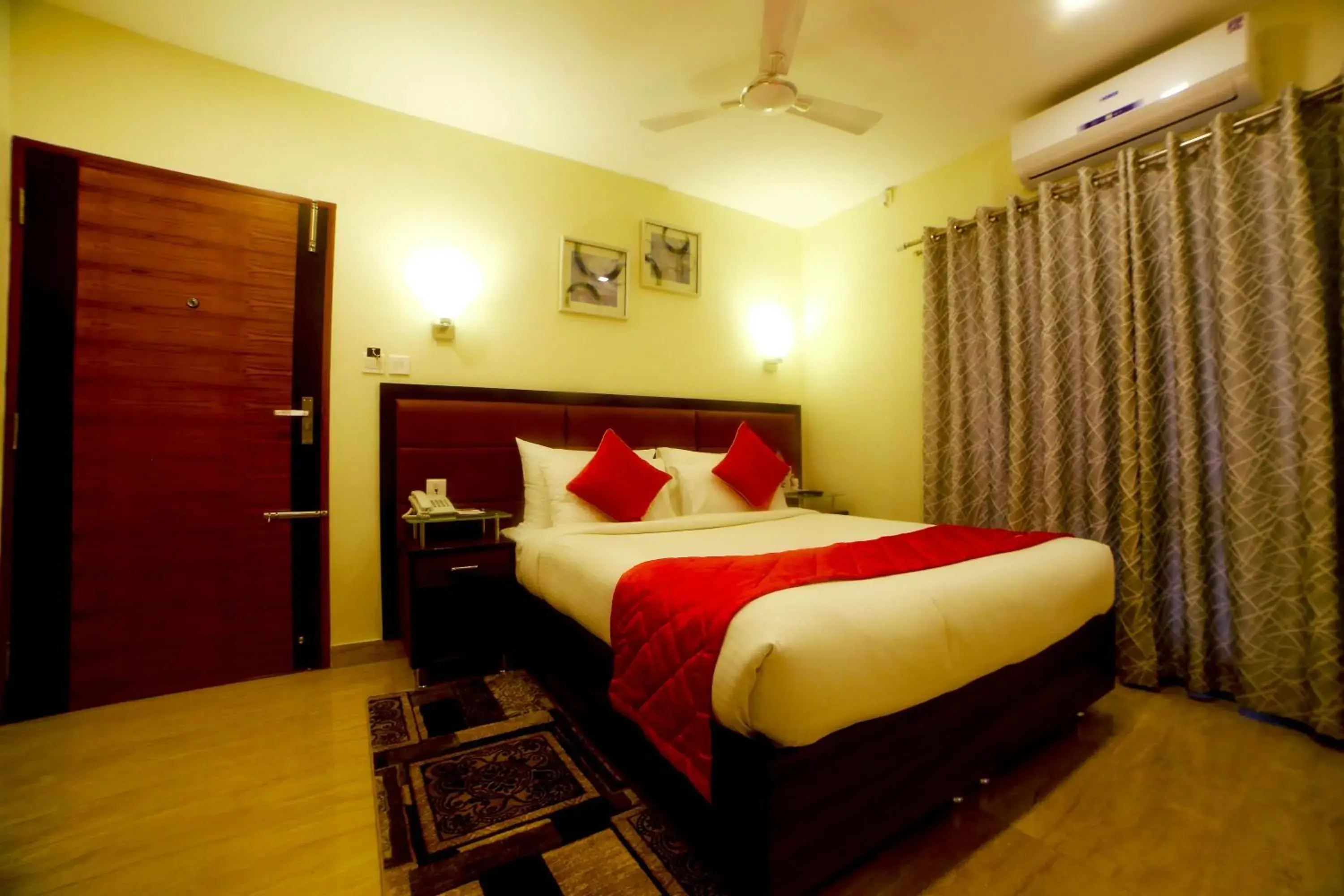 TV and multimedia, Bed in D Breeze Suites TV and multimedia, Bed in D Breeze Suites