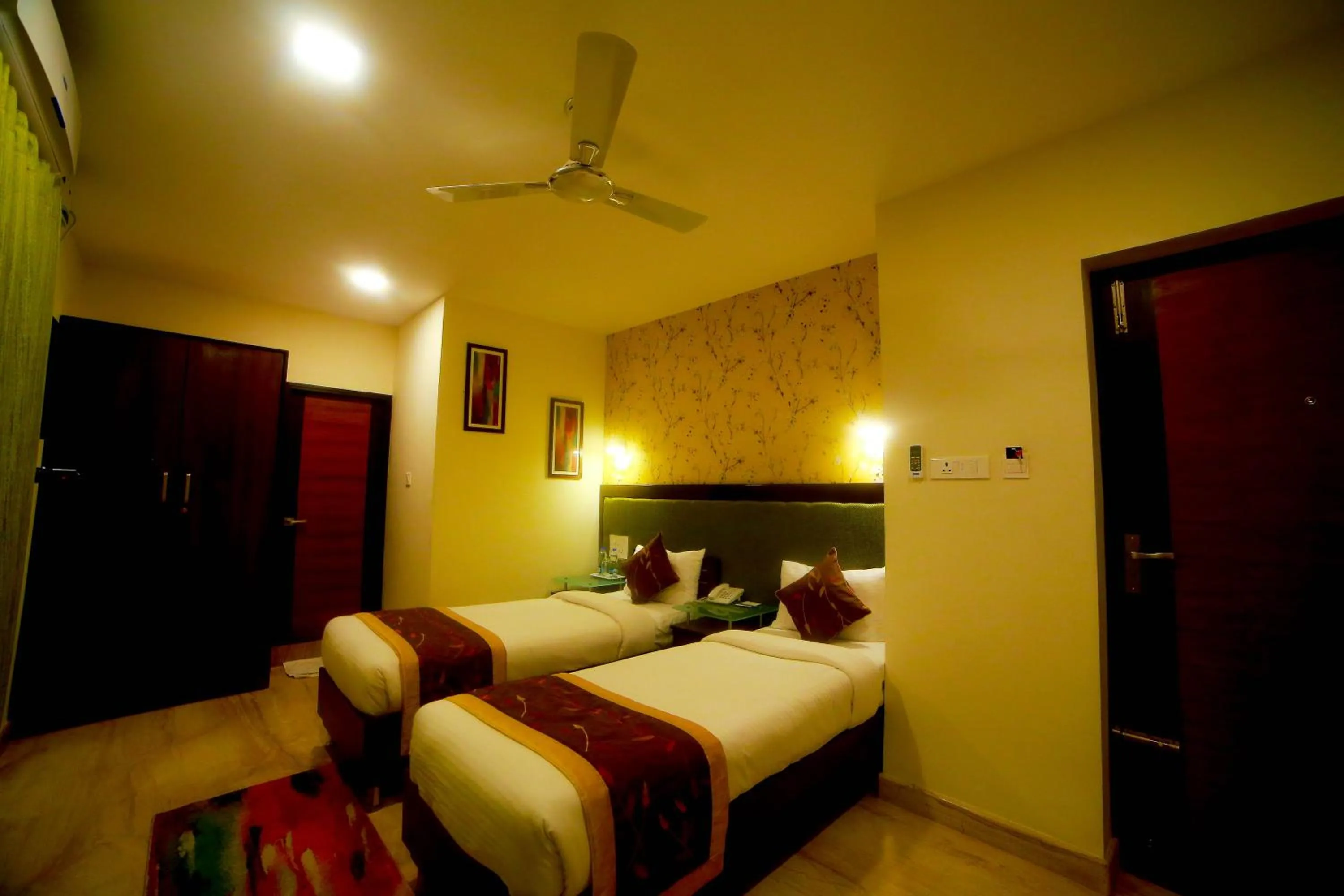 Bedroom, Bed in D Breeze Suites