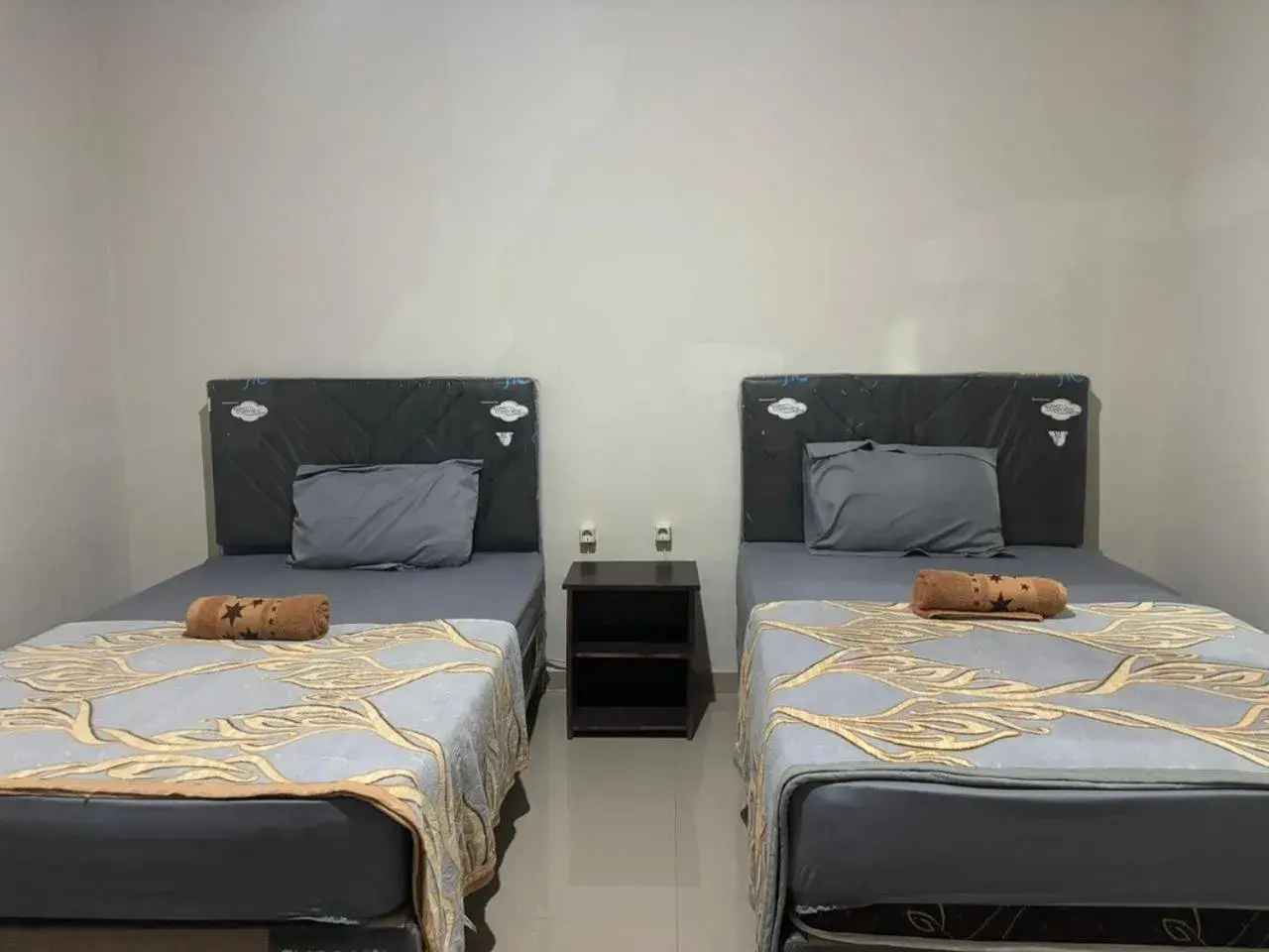 Budget Twin Room in Kuta Lodge Homestay Budget Twin Room in Kuta Lodge Homestay