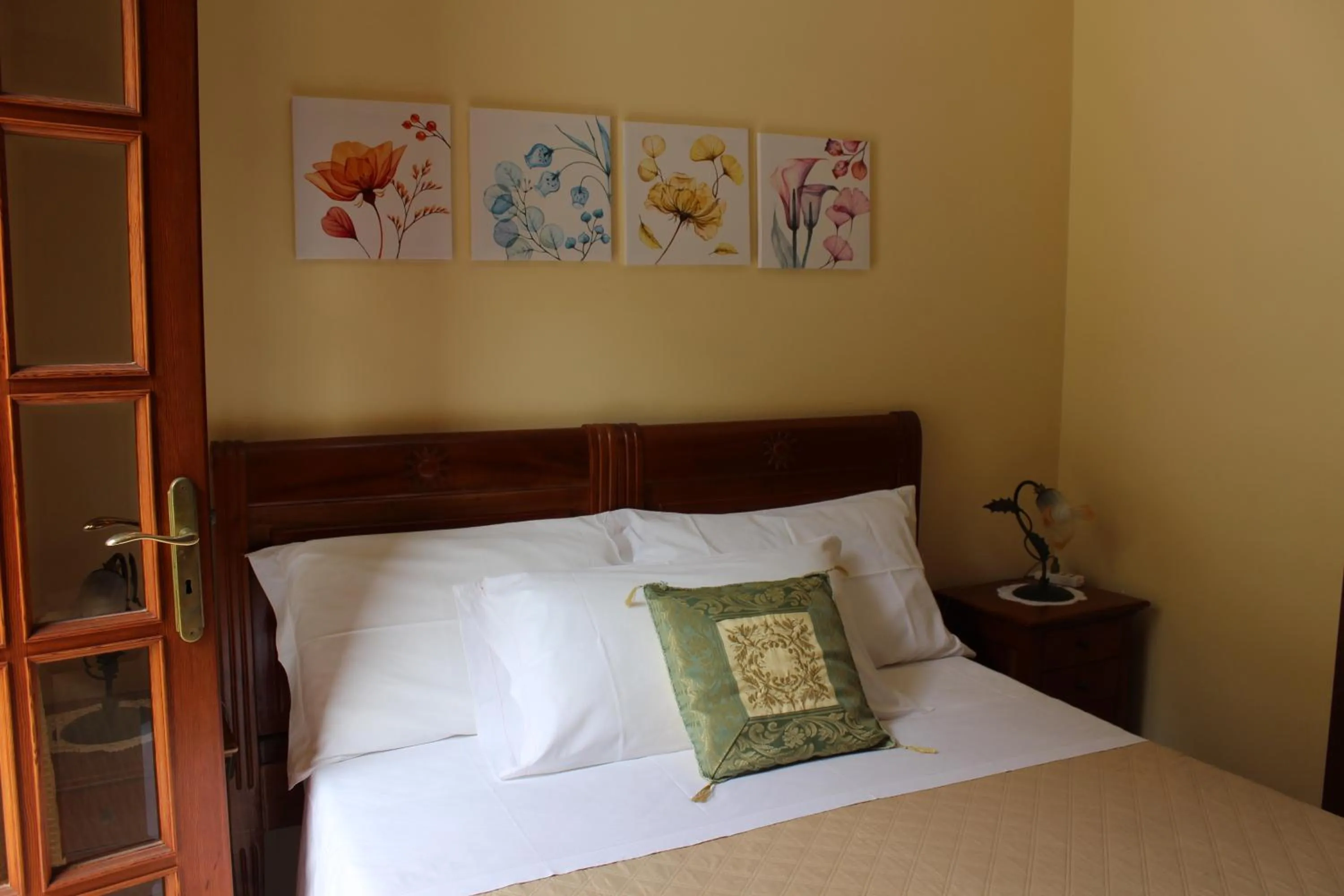 Bed in Raggio di Sole Bed & Breakfast