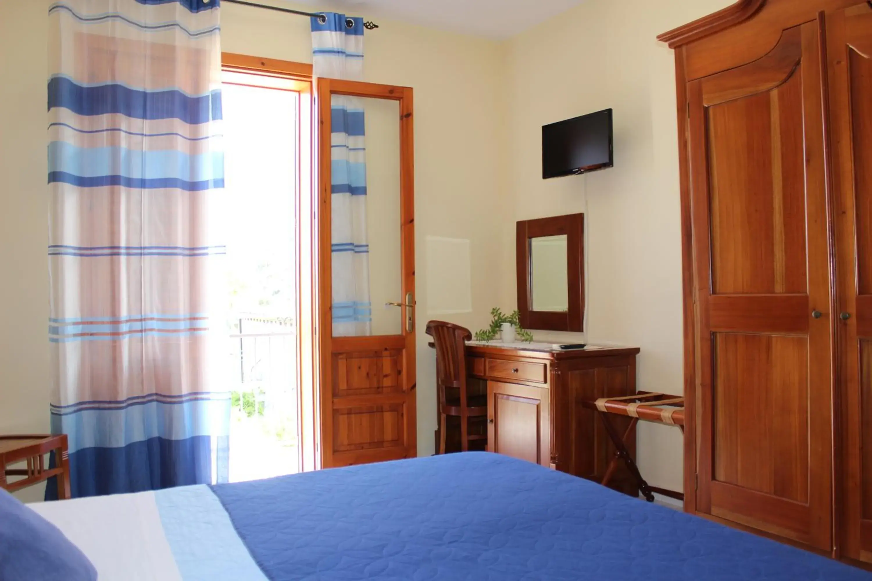 Double Room with Sea View in Raggio di Sole Bed & Breakfast Double Room with Sea View in Raggio di Sole Bed & Breakfast