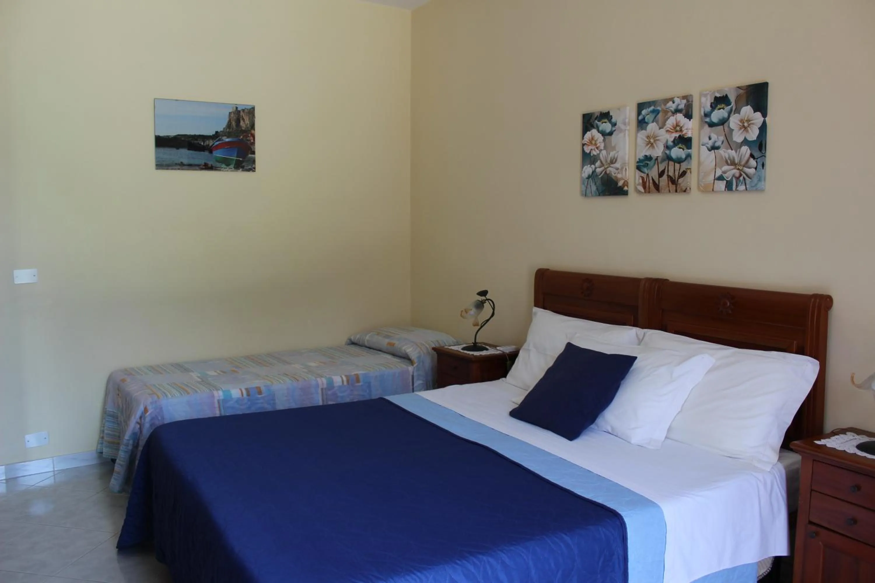 Bed in Raggio di Sole Bed & Breakfast