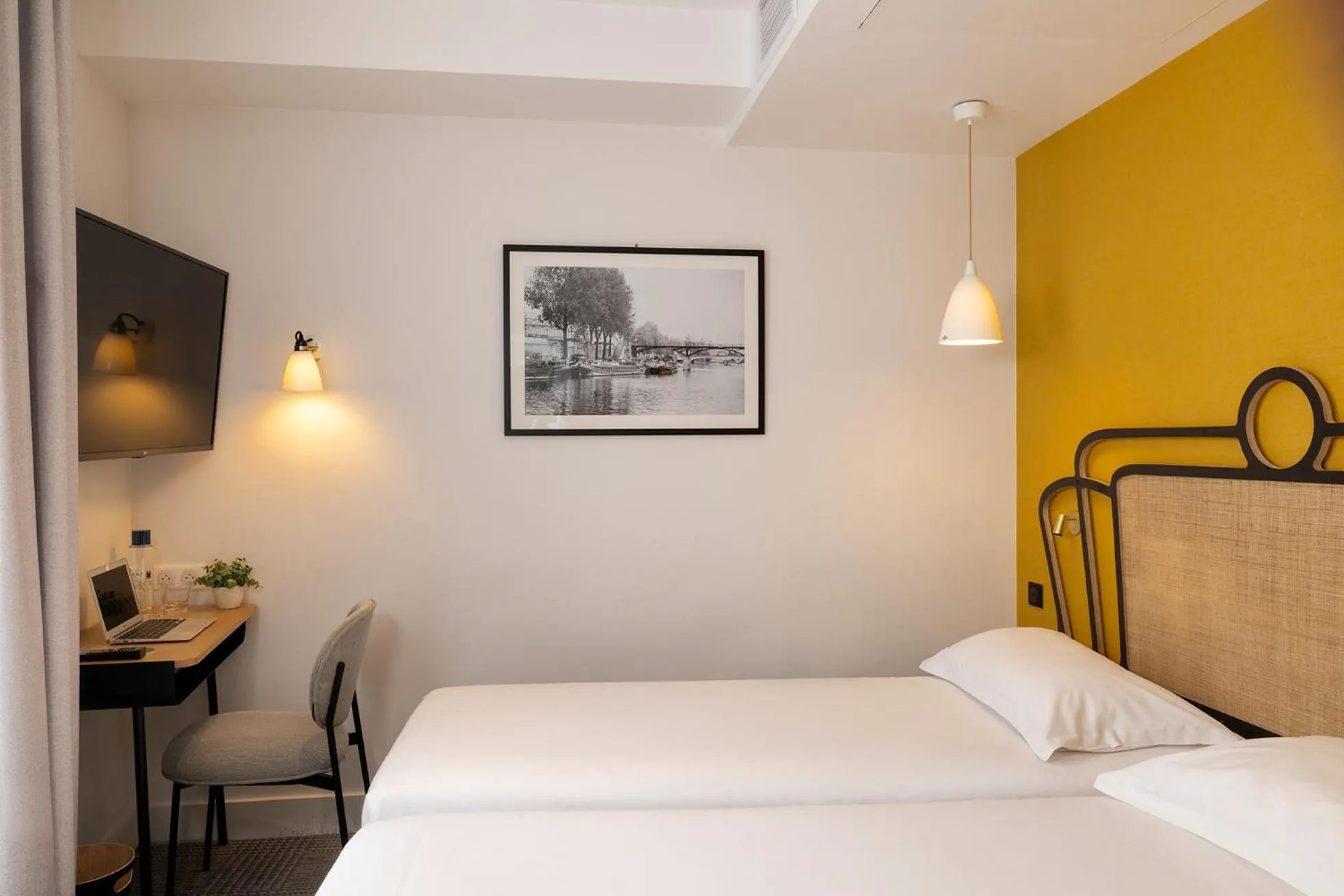 Bed in Hotel De Suez