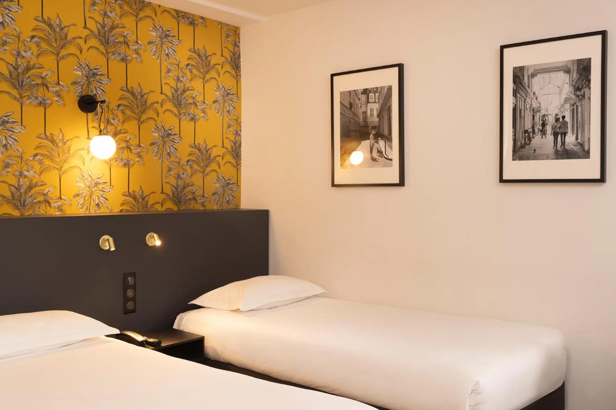 Bed in Hotel De Suez