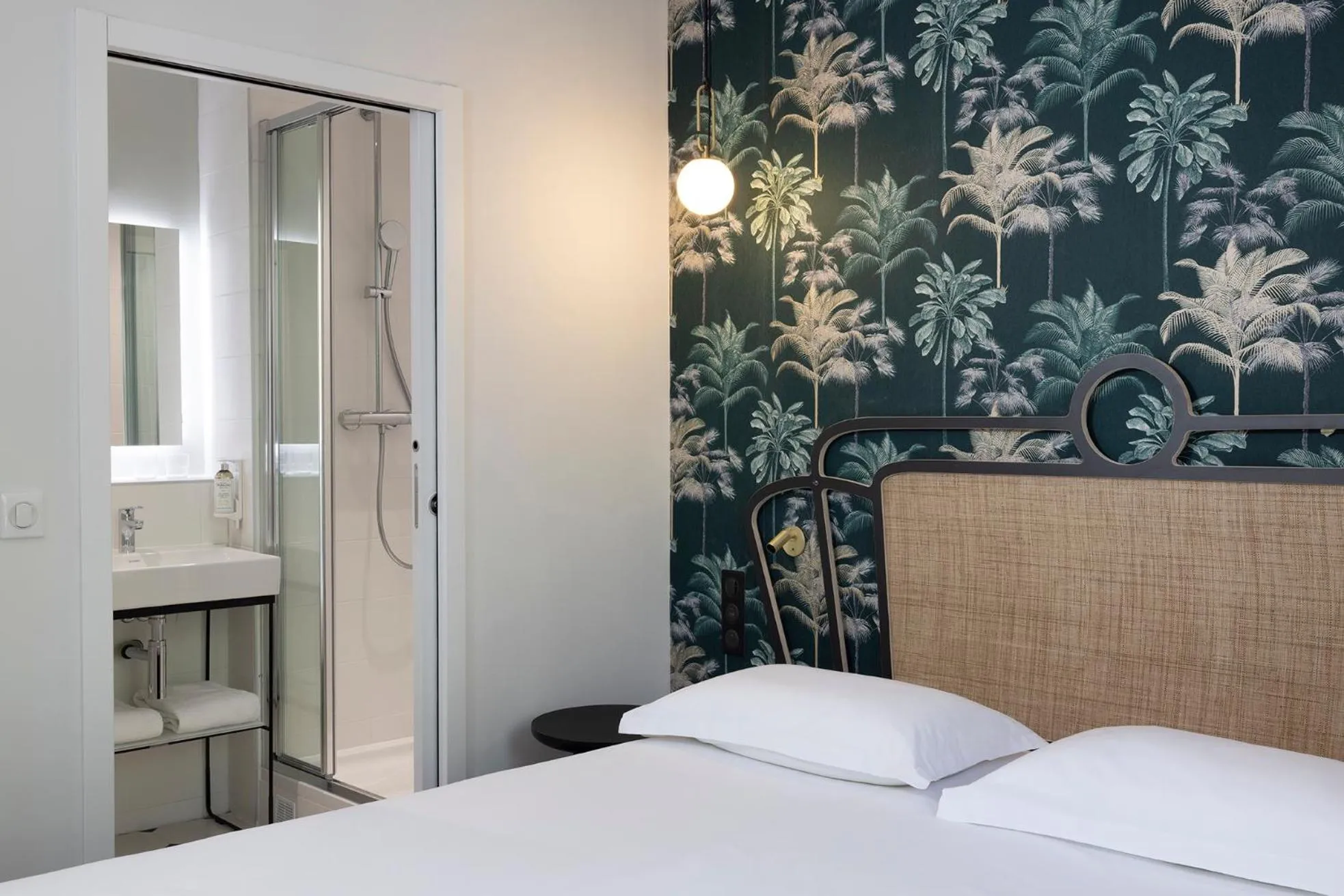 Bed in Hotel De Suez