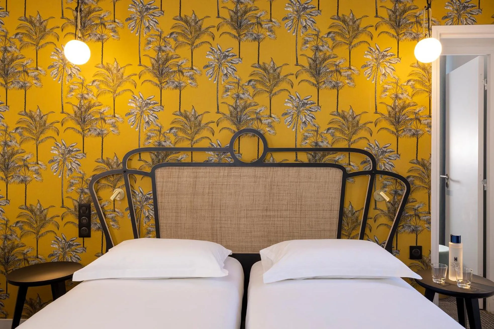 Bed in Hotel De Suez