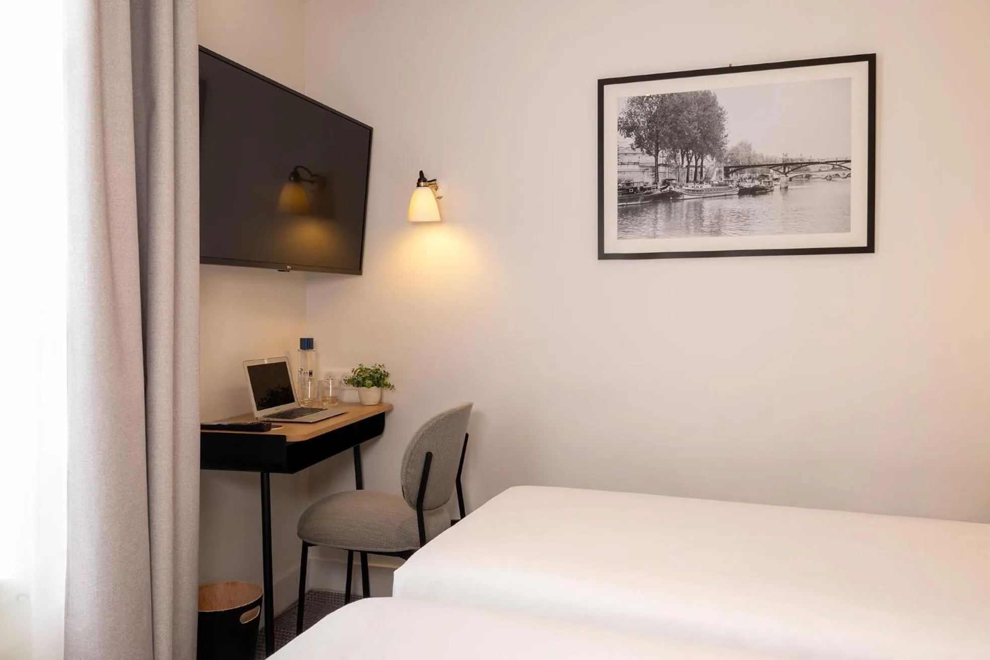 Bed in Hotel De Suez