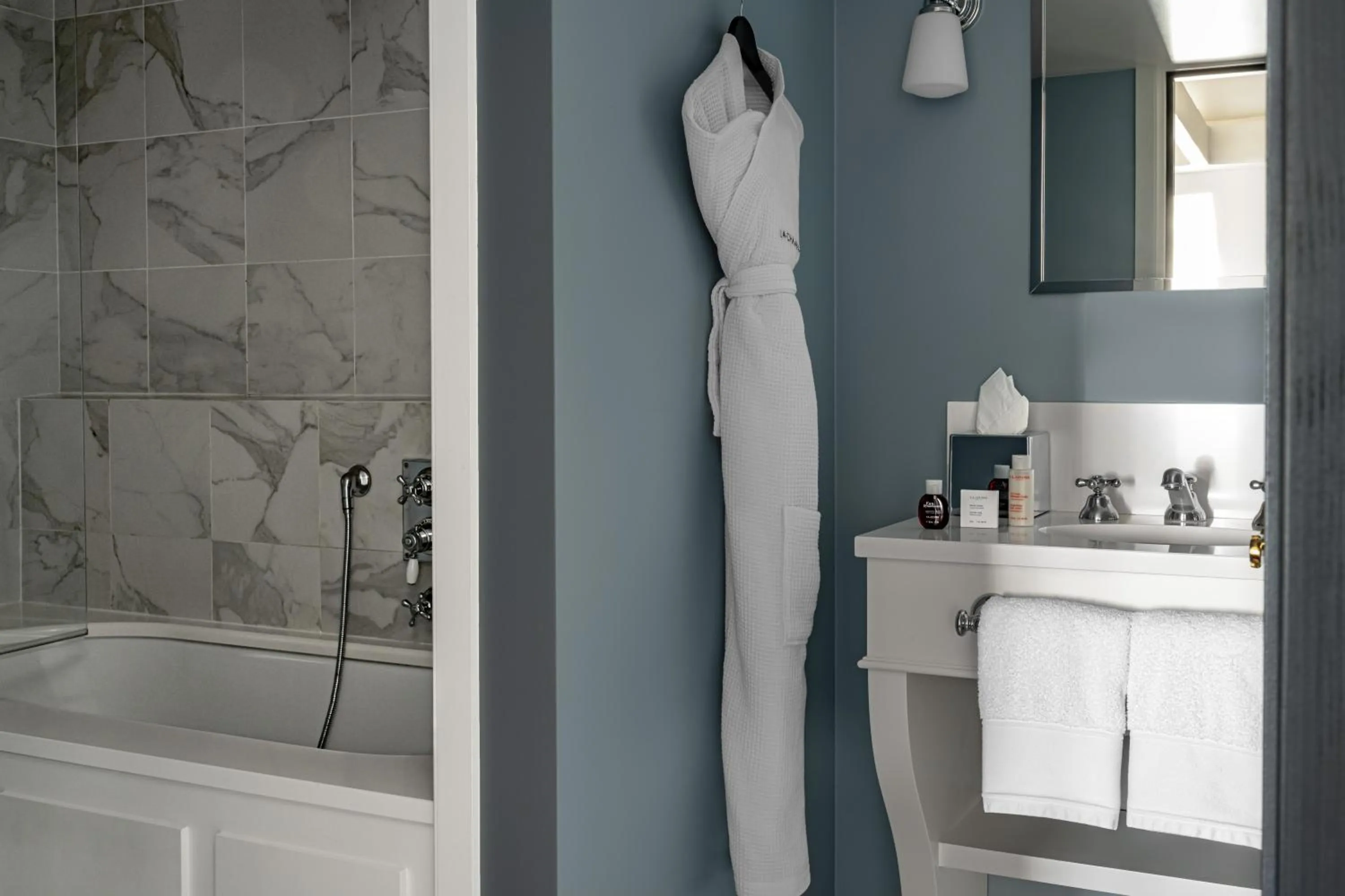 Bathroom in La Chambre du Marais