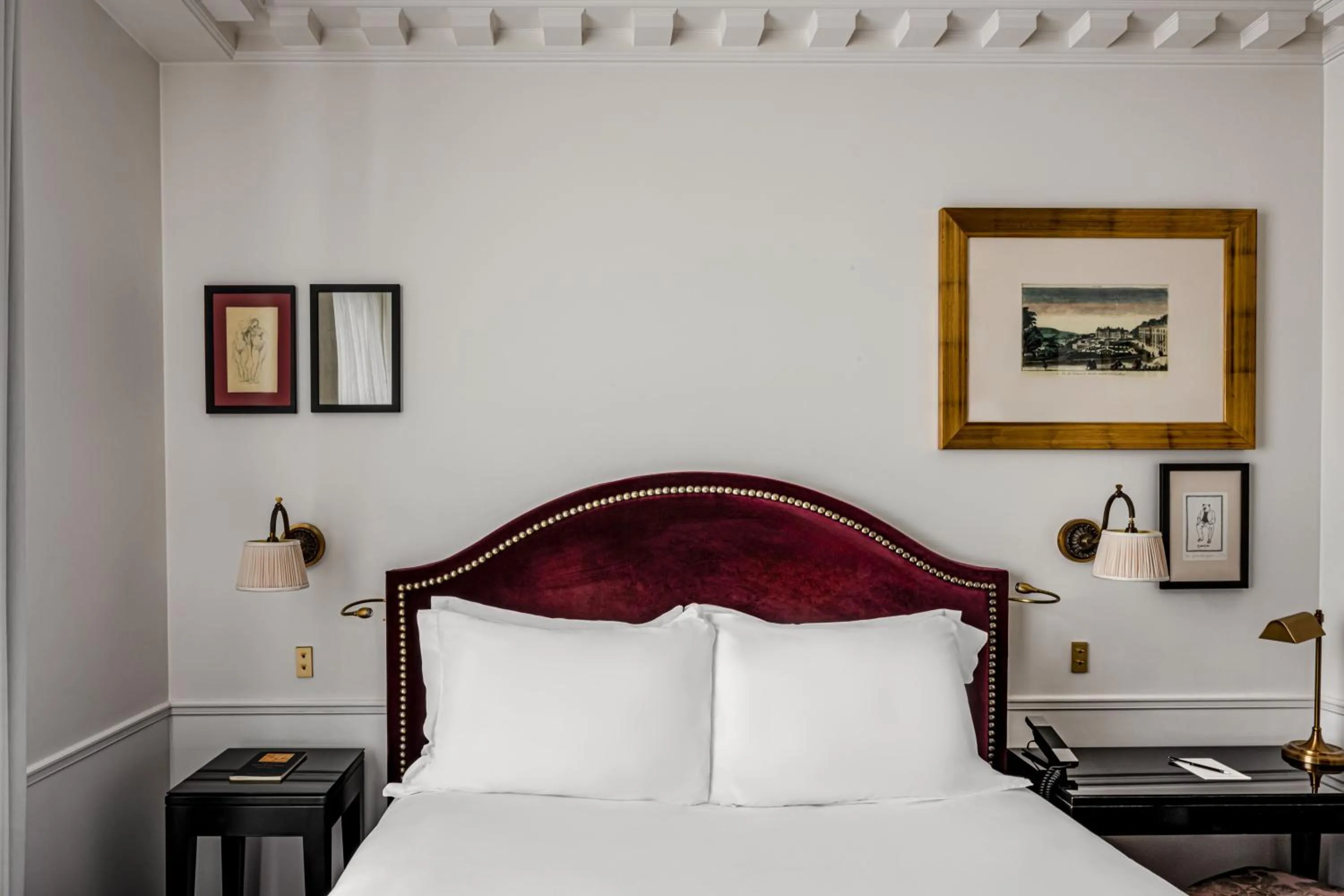Bedroom, Bed in La Chambre du Marais