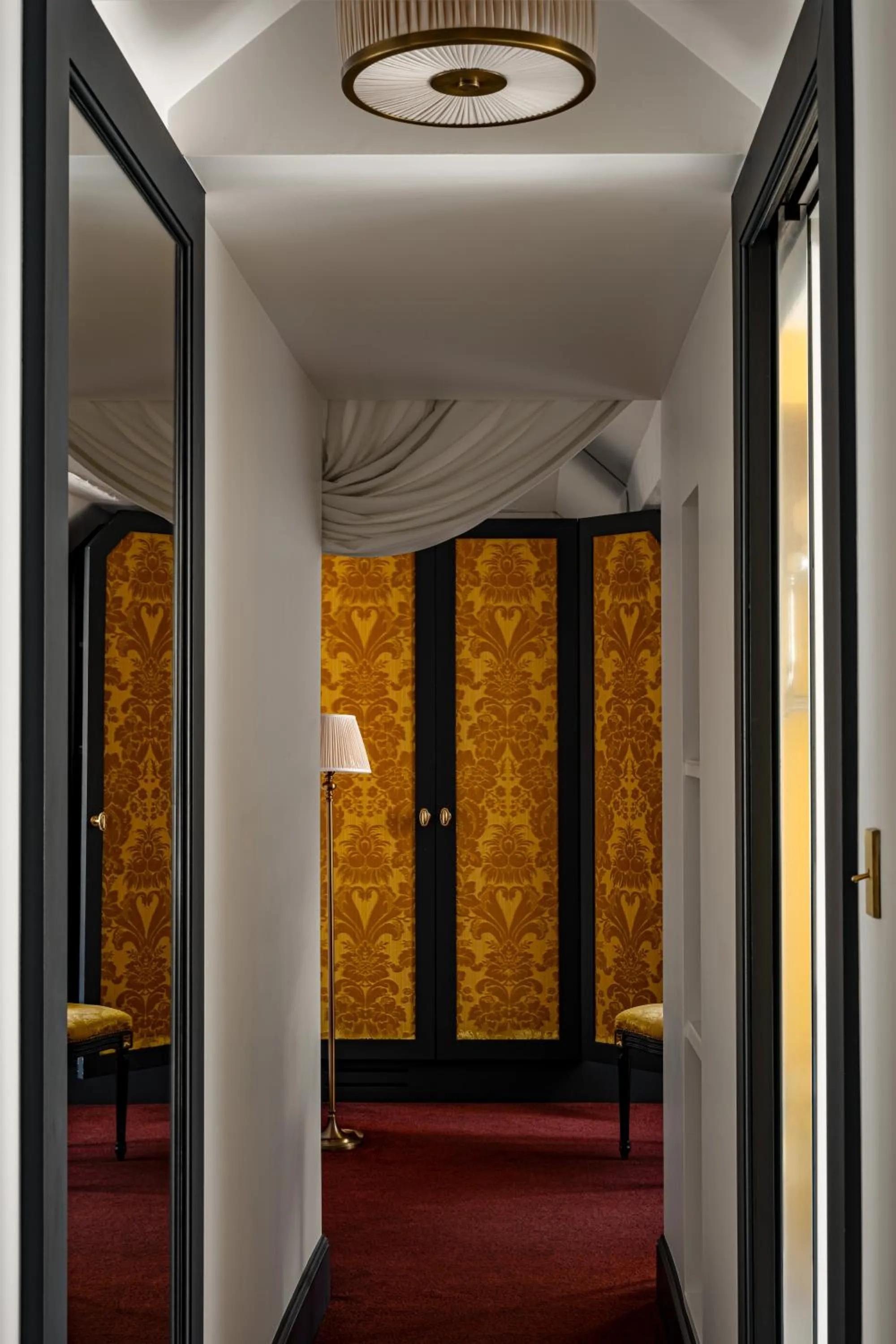 Bedroom in La Chambre du Marais