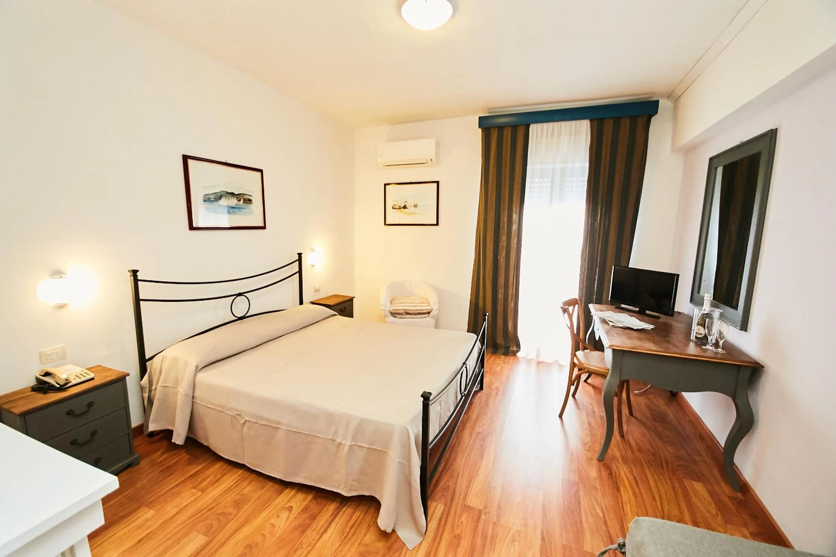 Bed in Hotel Enterprise