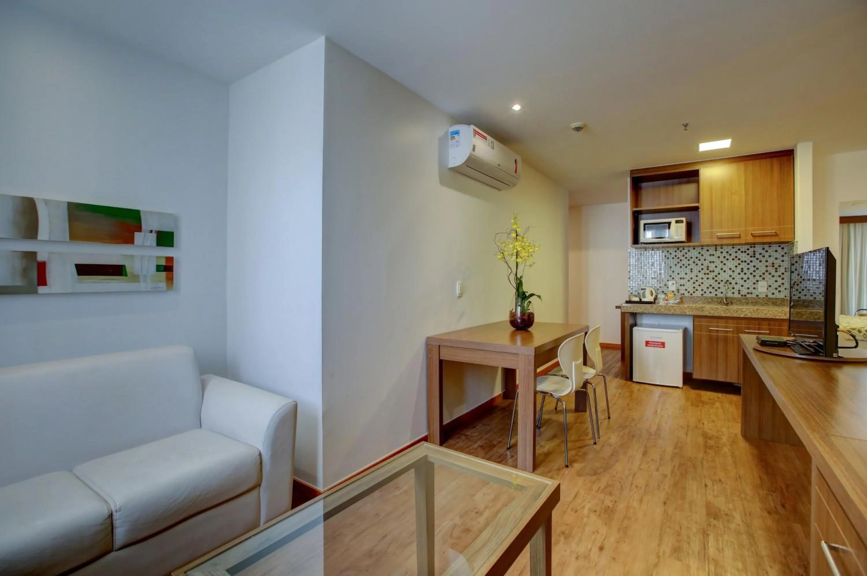 Communal lounge/ TV room in Nobile Suites Monumental