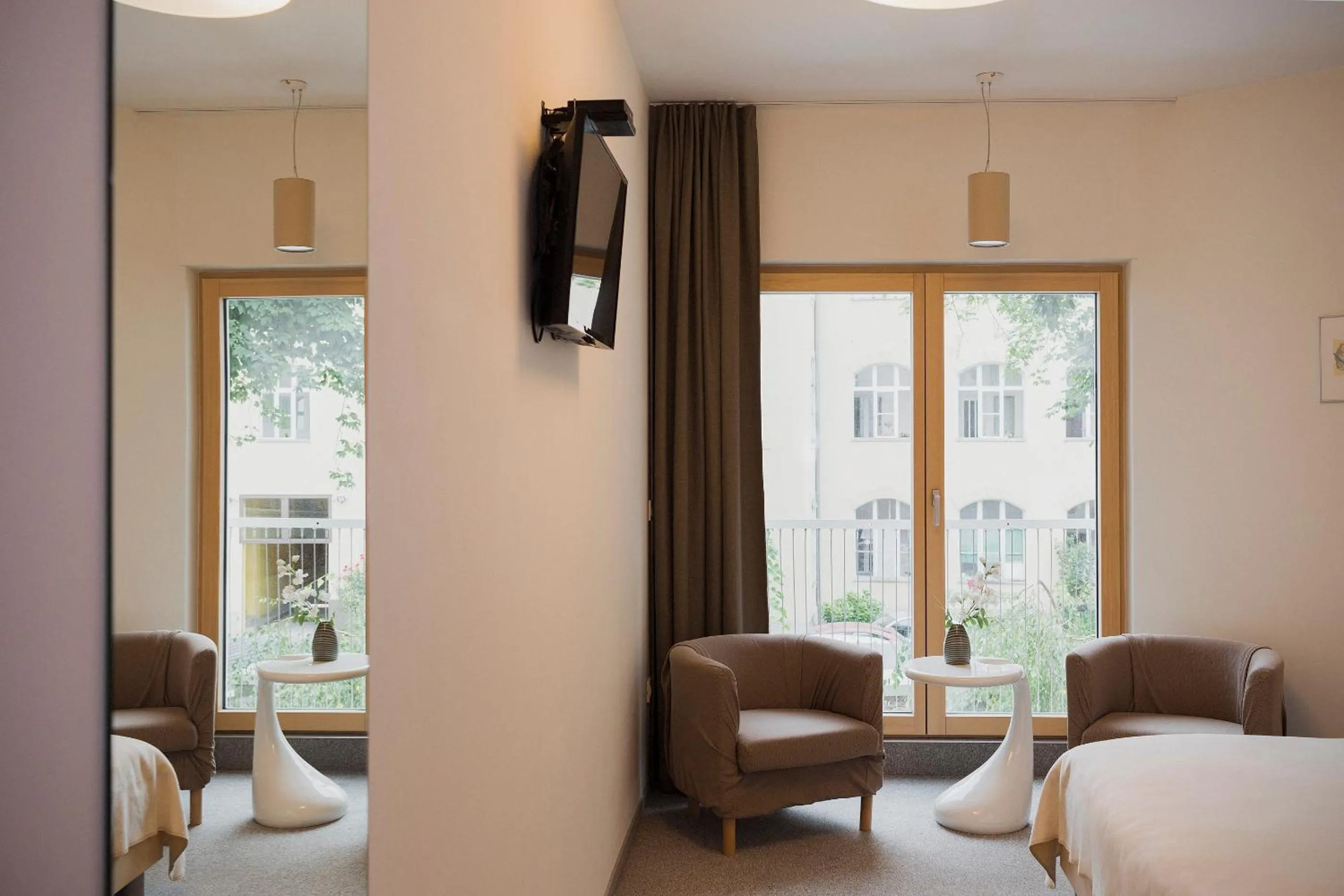 Seating area, Bed in Art Hotel