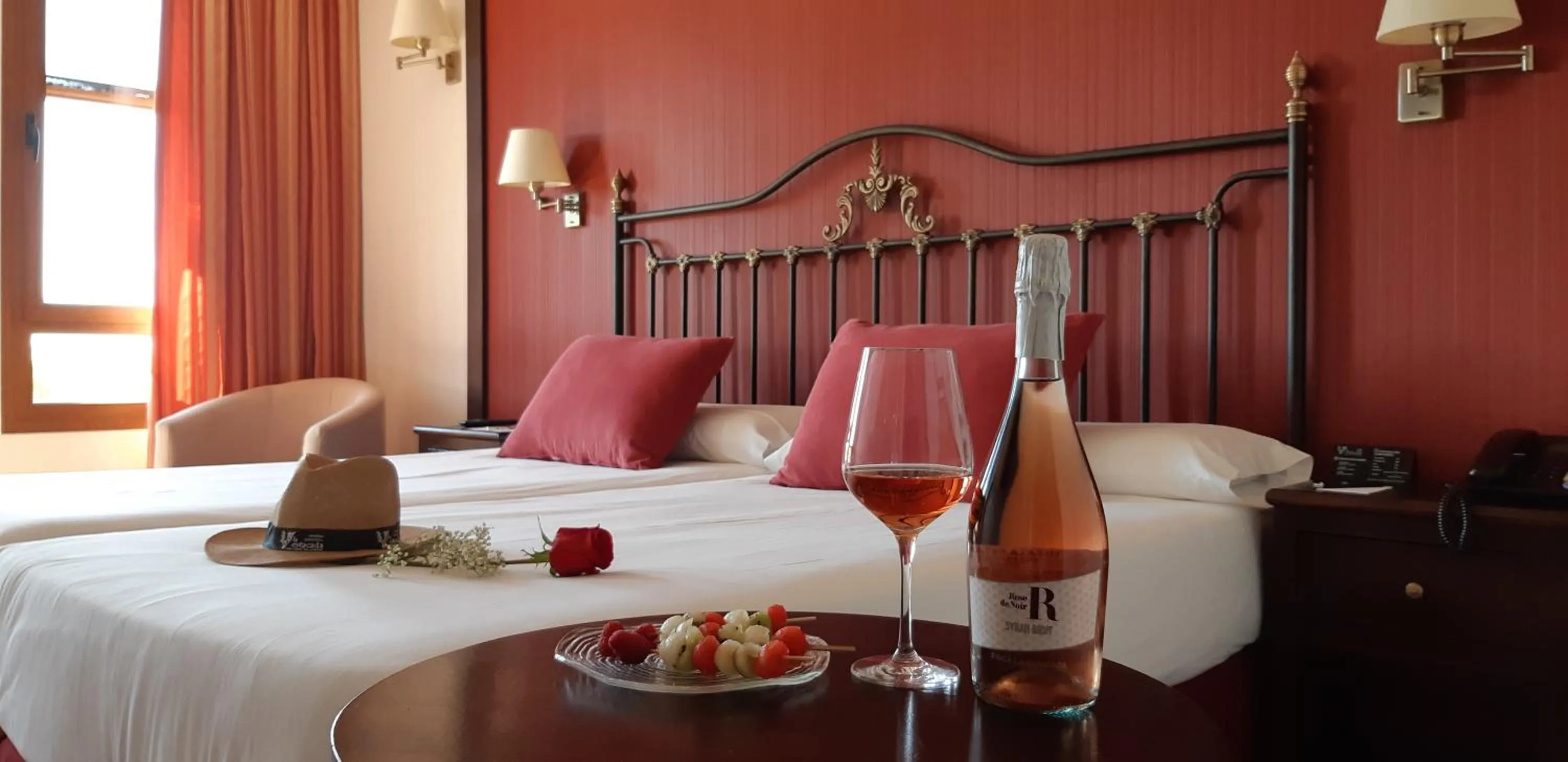 Decorative detail, Bed in Complejo Enoturístico Finca La Estacada