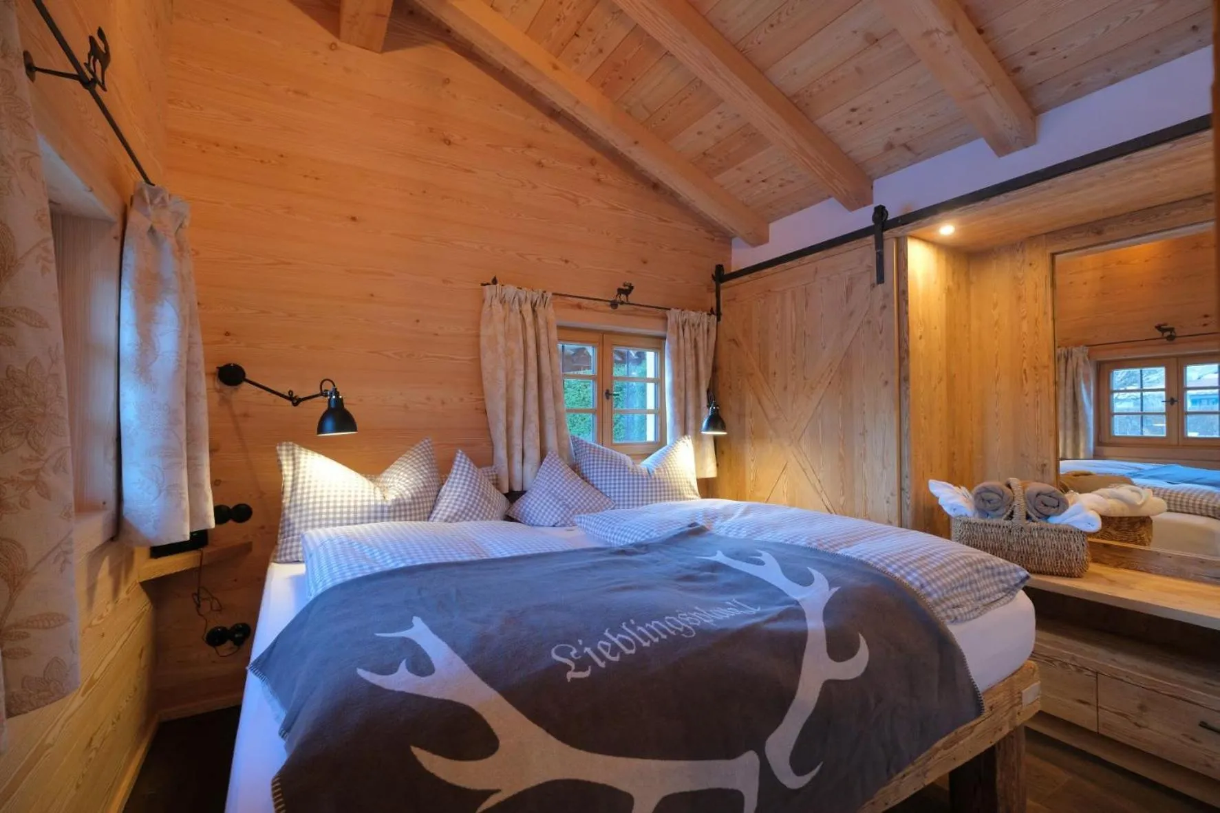 Bed in Hotel Maier zum Kirschner