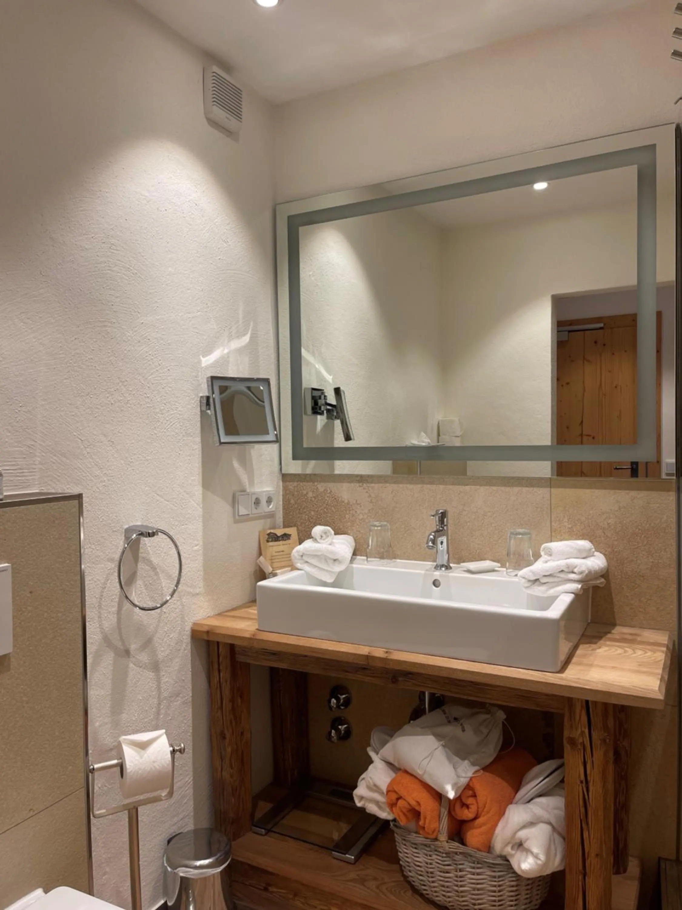Shower in Hotel Maier zum Kirschner