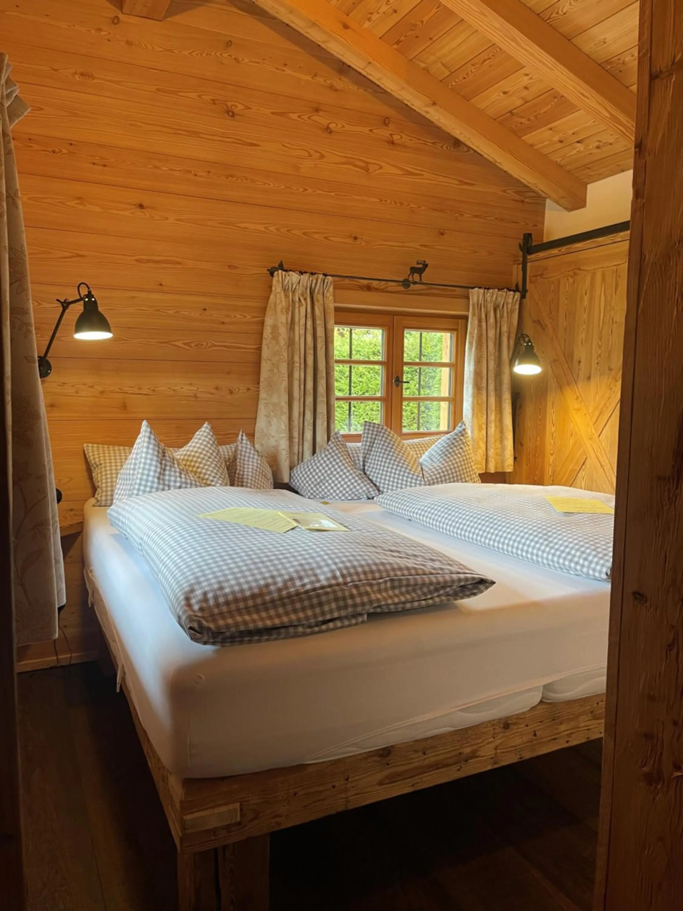 Bedroom, Bed in Hotel Maier zum Kirschner