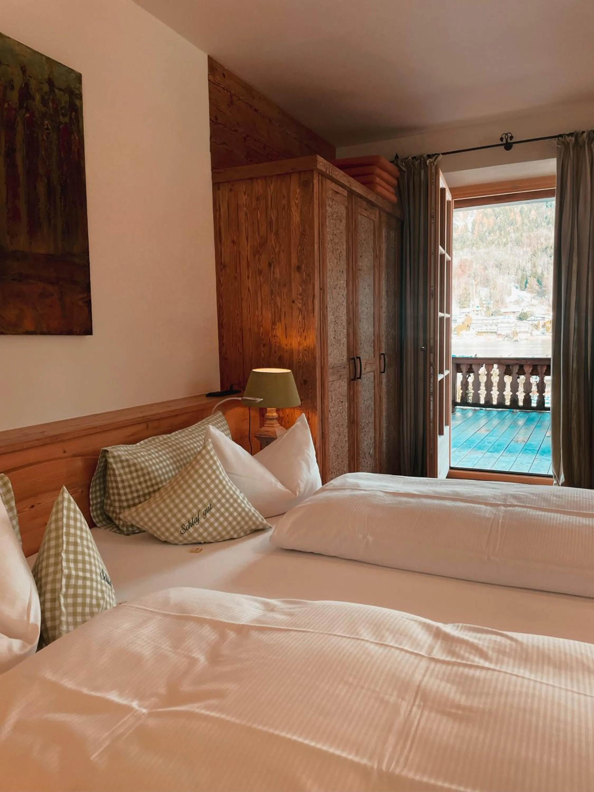 Bed in Hotel Maier zum Kirschner