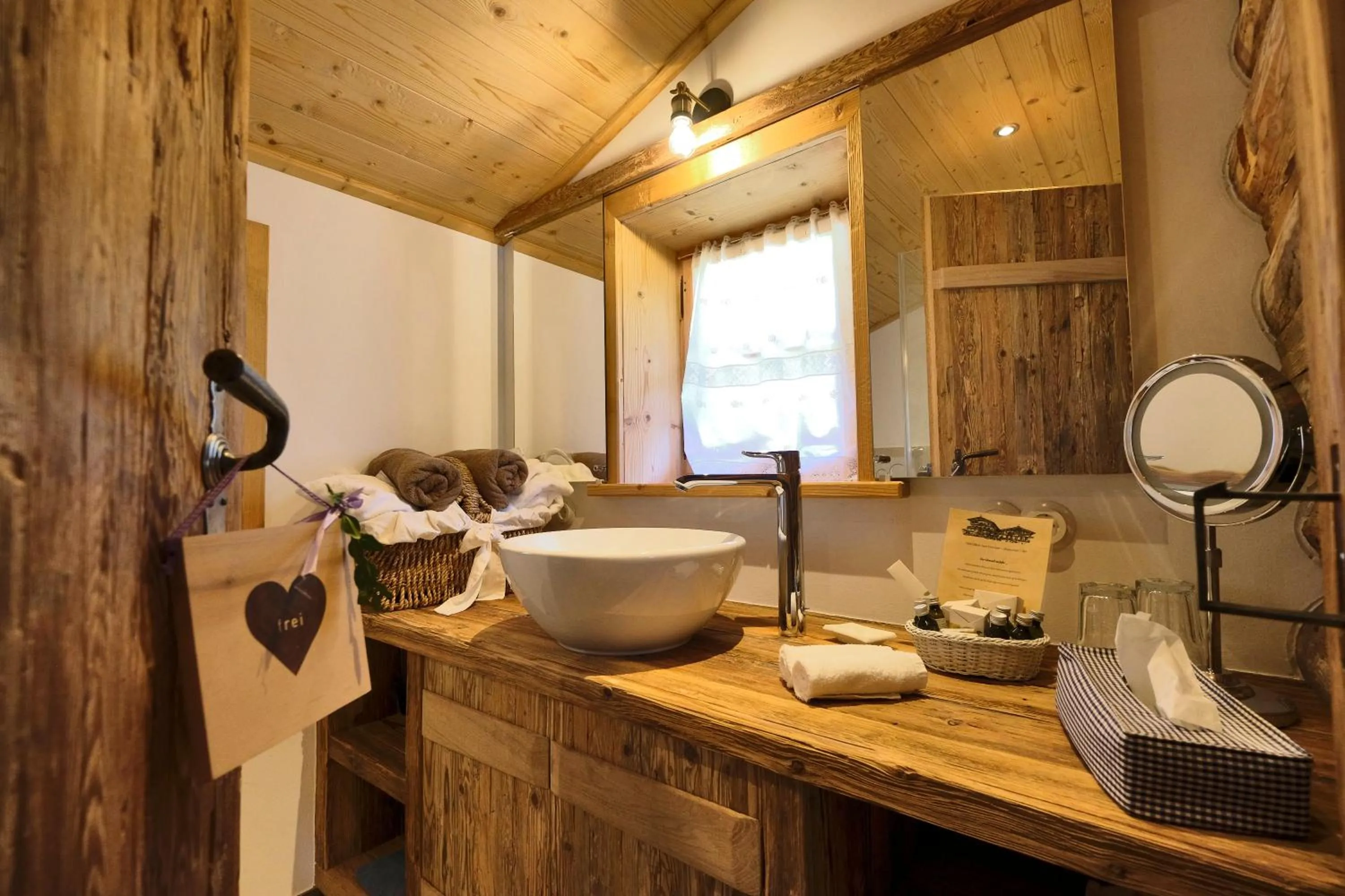 Bathroom in Hotel Maier zum Kirschner