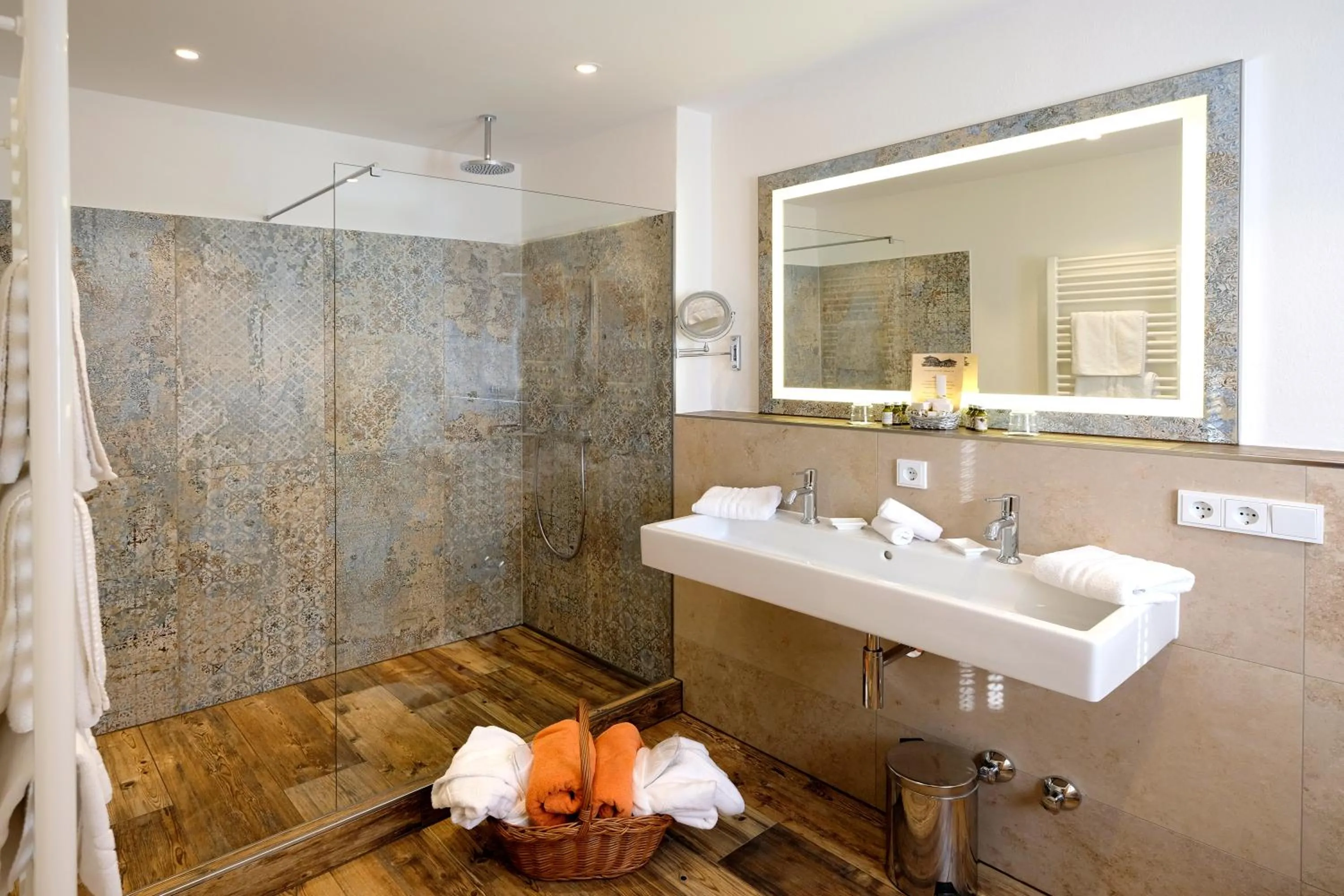 Shower in Hotel Maier zum Kirschner