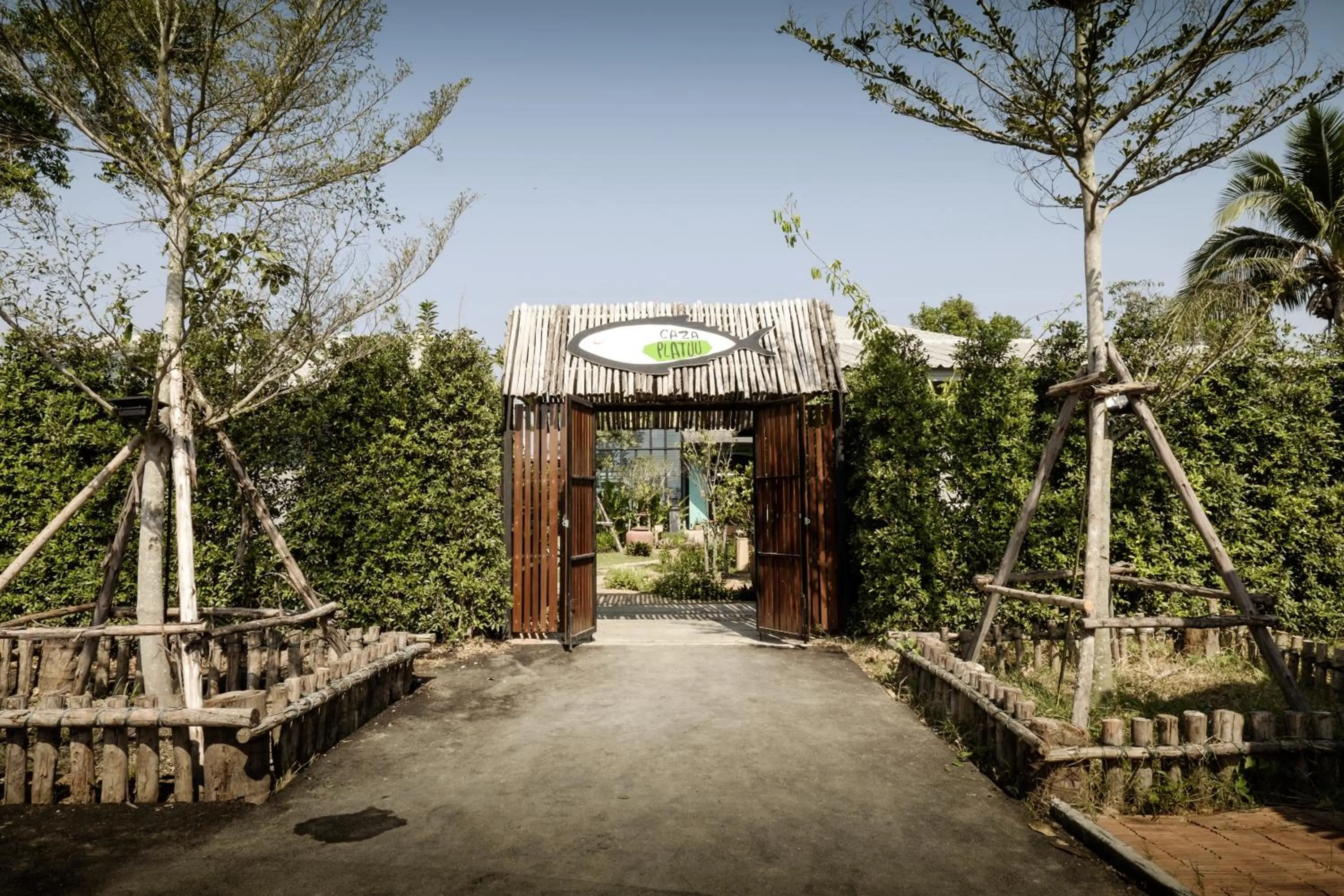 Facade/entrance in Amphawa Caza Platuu