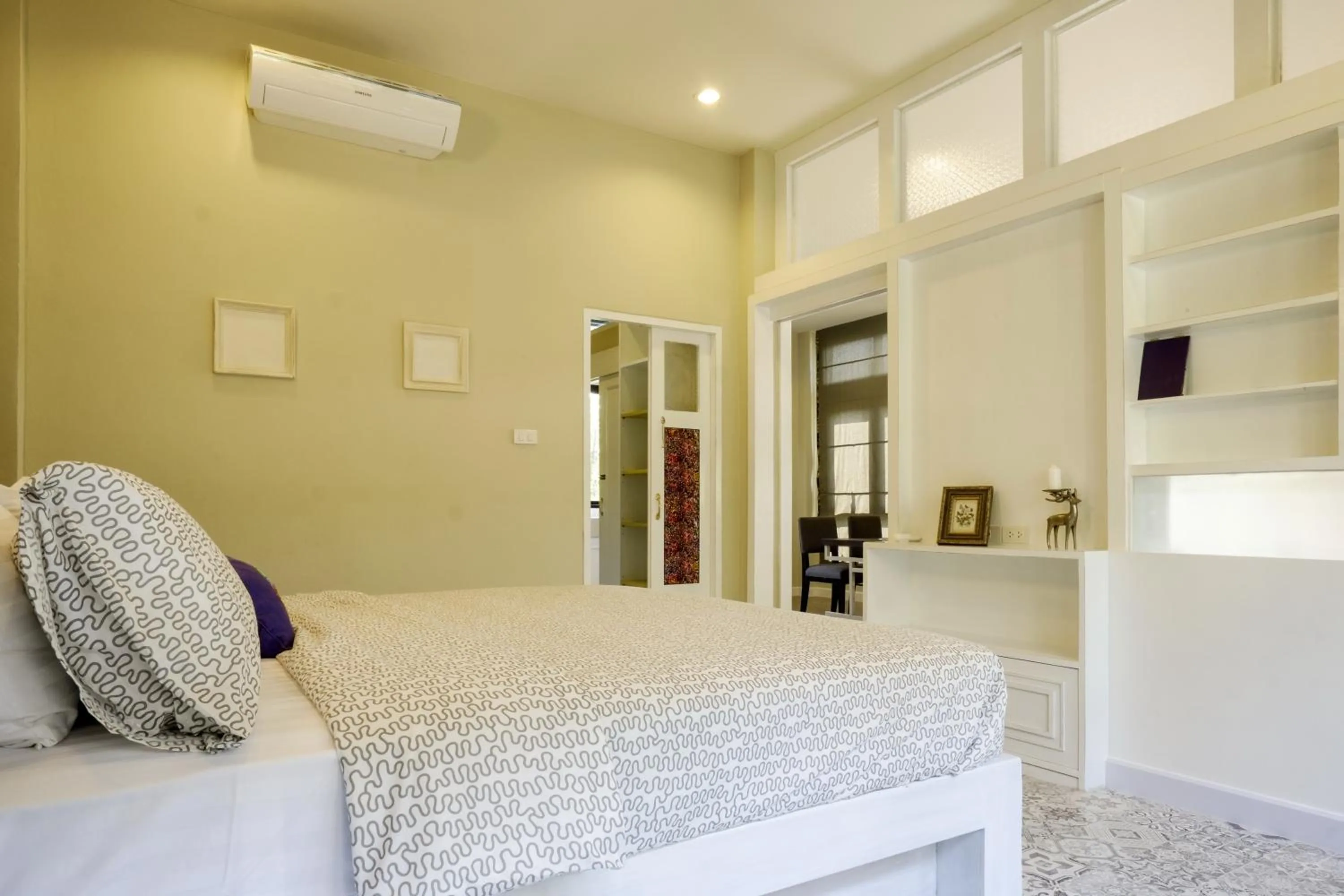 Photo of the whole room, Bed in Amphawa Caza Platuu