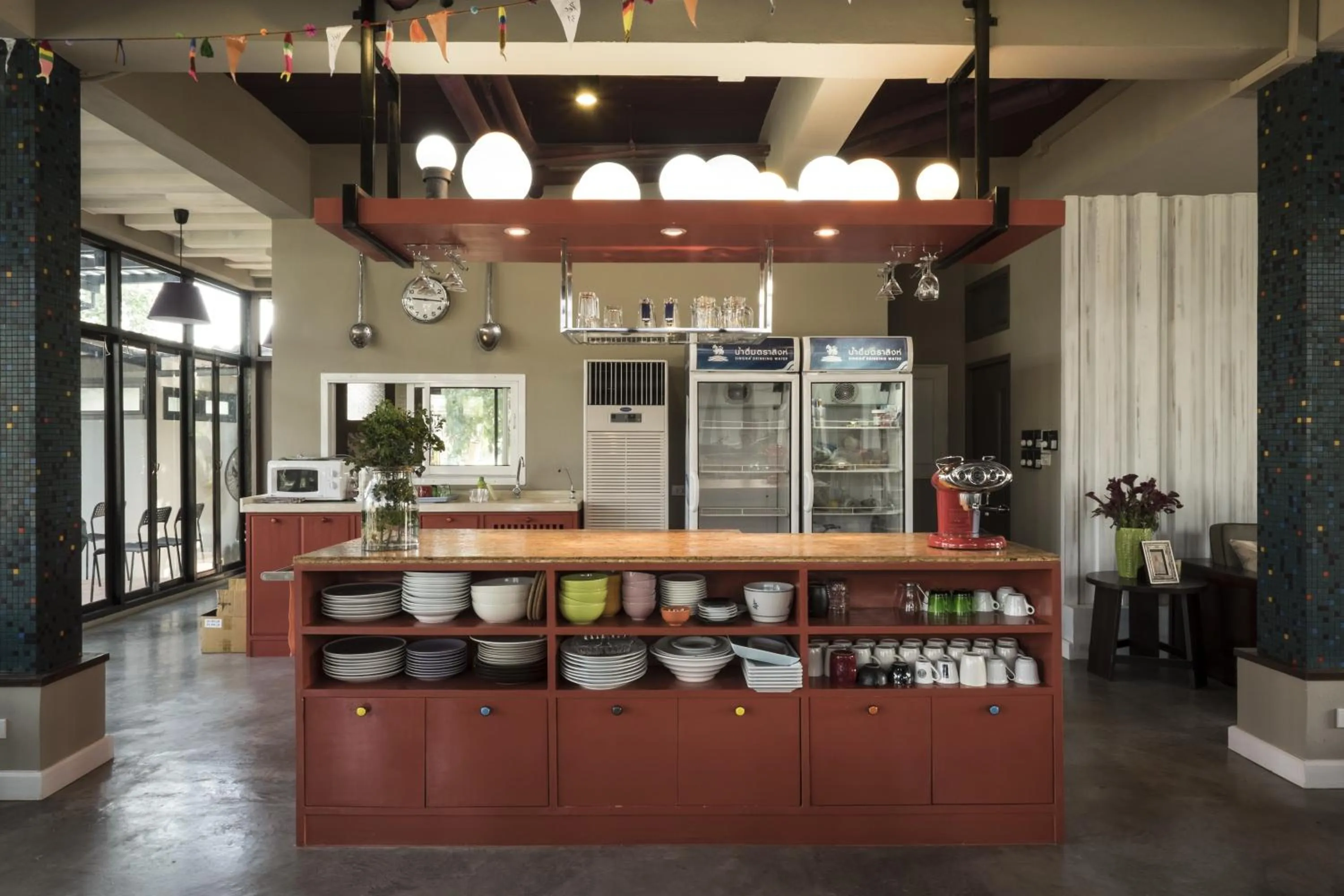 Communal kitchen in Amphawa Caza Platuu