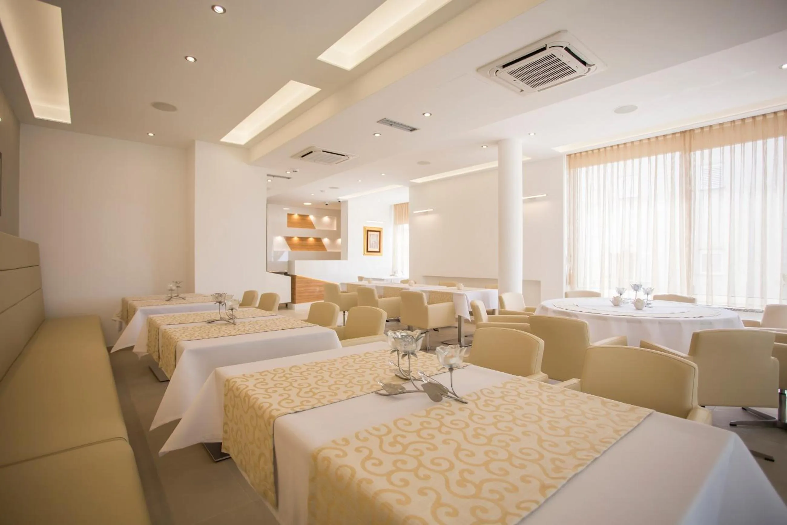 Restaurant/places to eat in Adrion Aparthotel