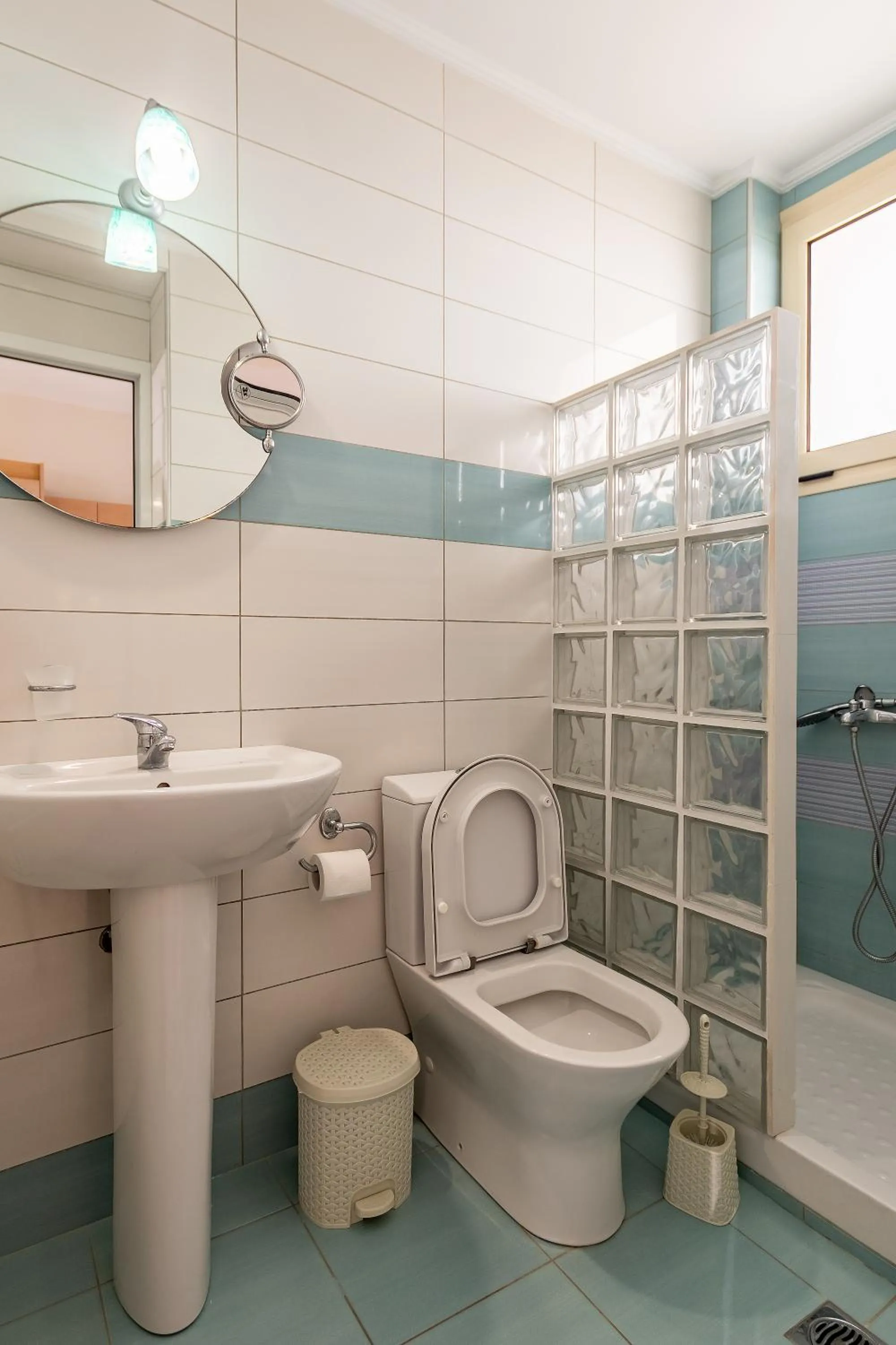 Bathroom in Pleasure Beach Hotel