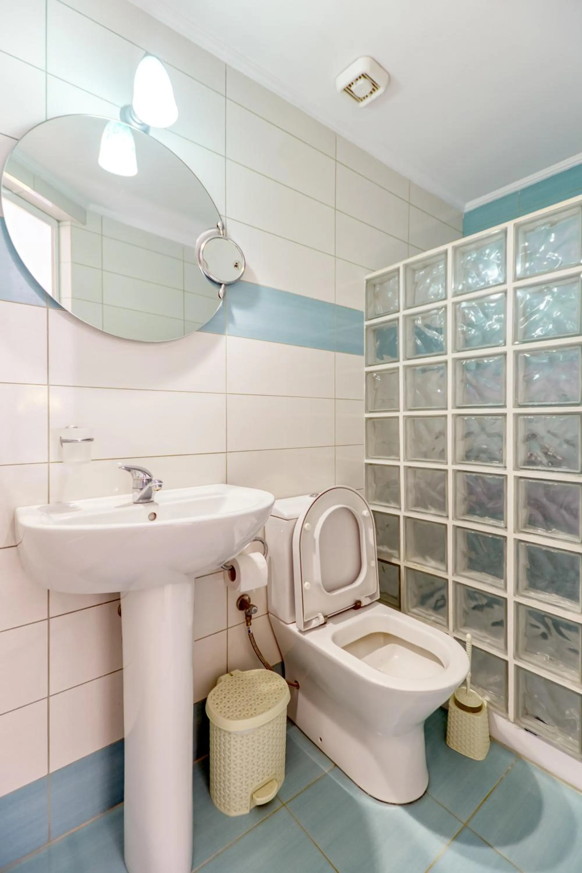 Bathroom in Pleasure Beach Hotel