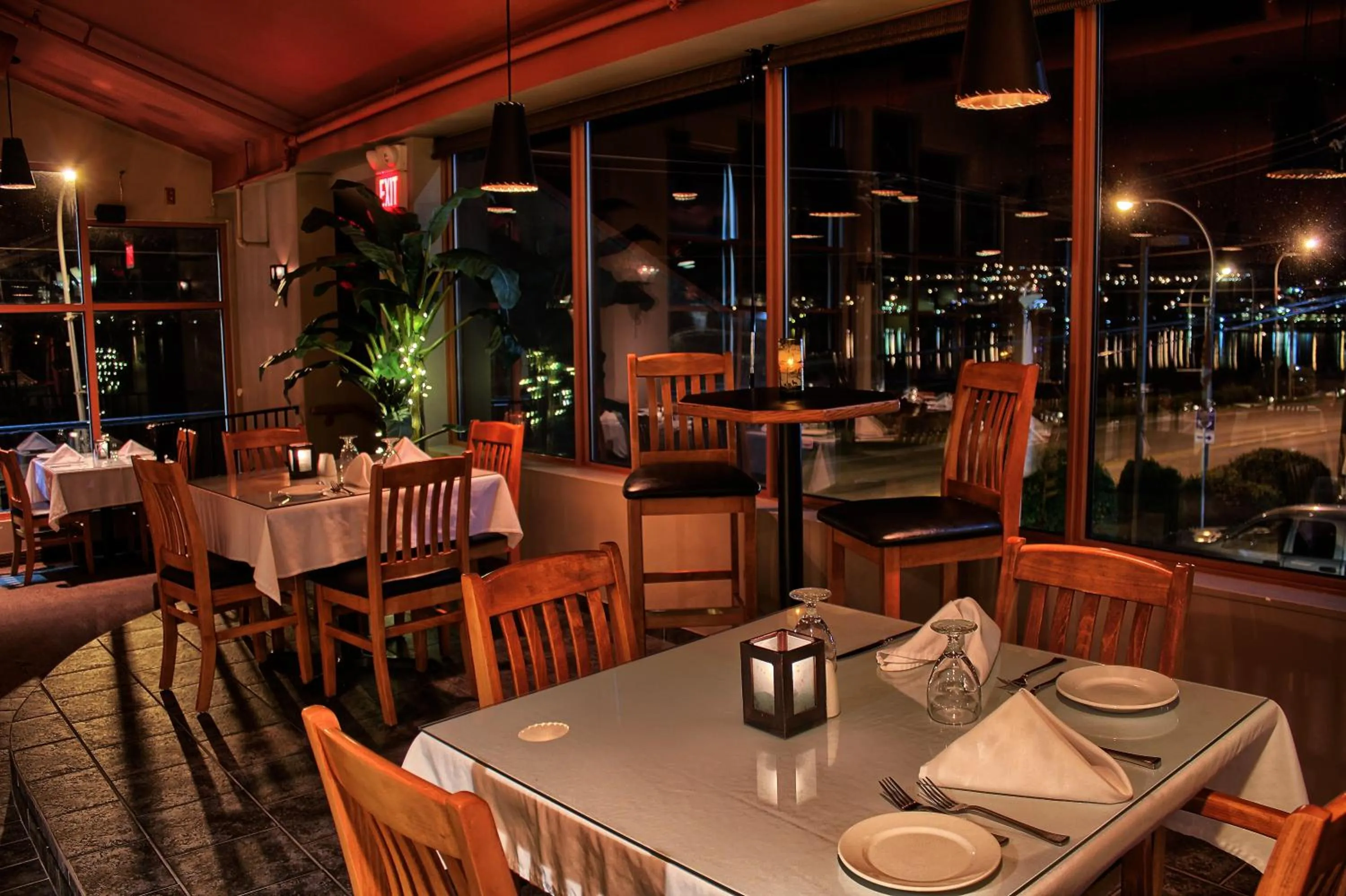 Restaurant/places to eat in Holiday Inn Hotel & Suites Osoyoos by IHG