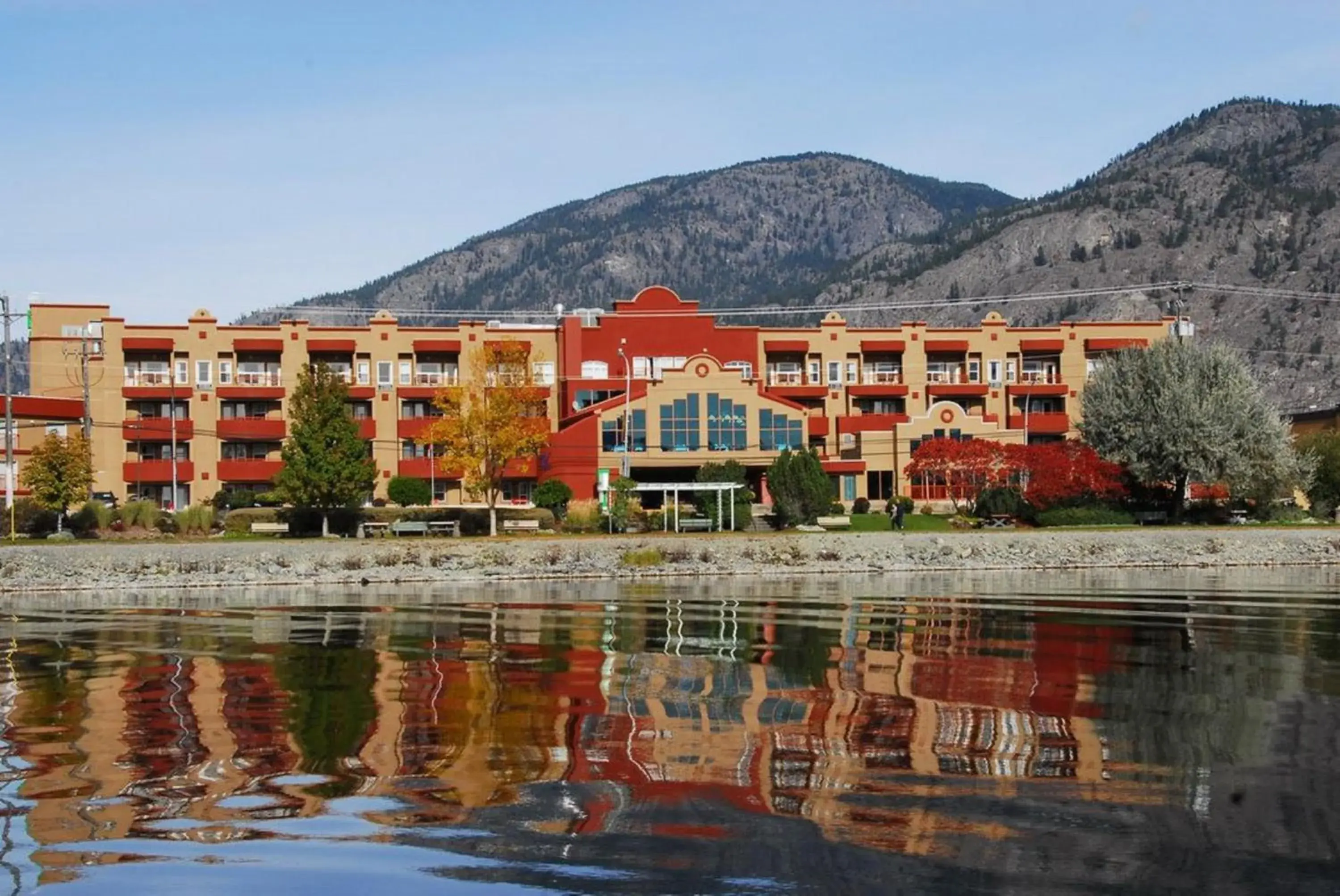 Property building in Holiday Inn Hotel & Suites Osoyoos by IHG Property building in Holiday Inn Hotel & Suites Osoyoos by IHG