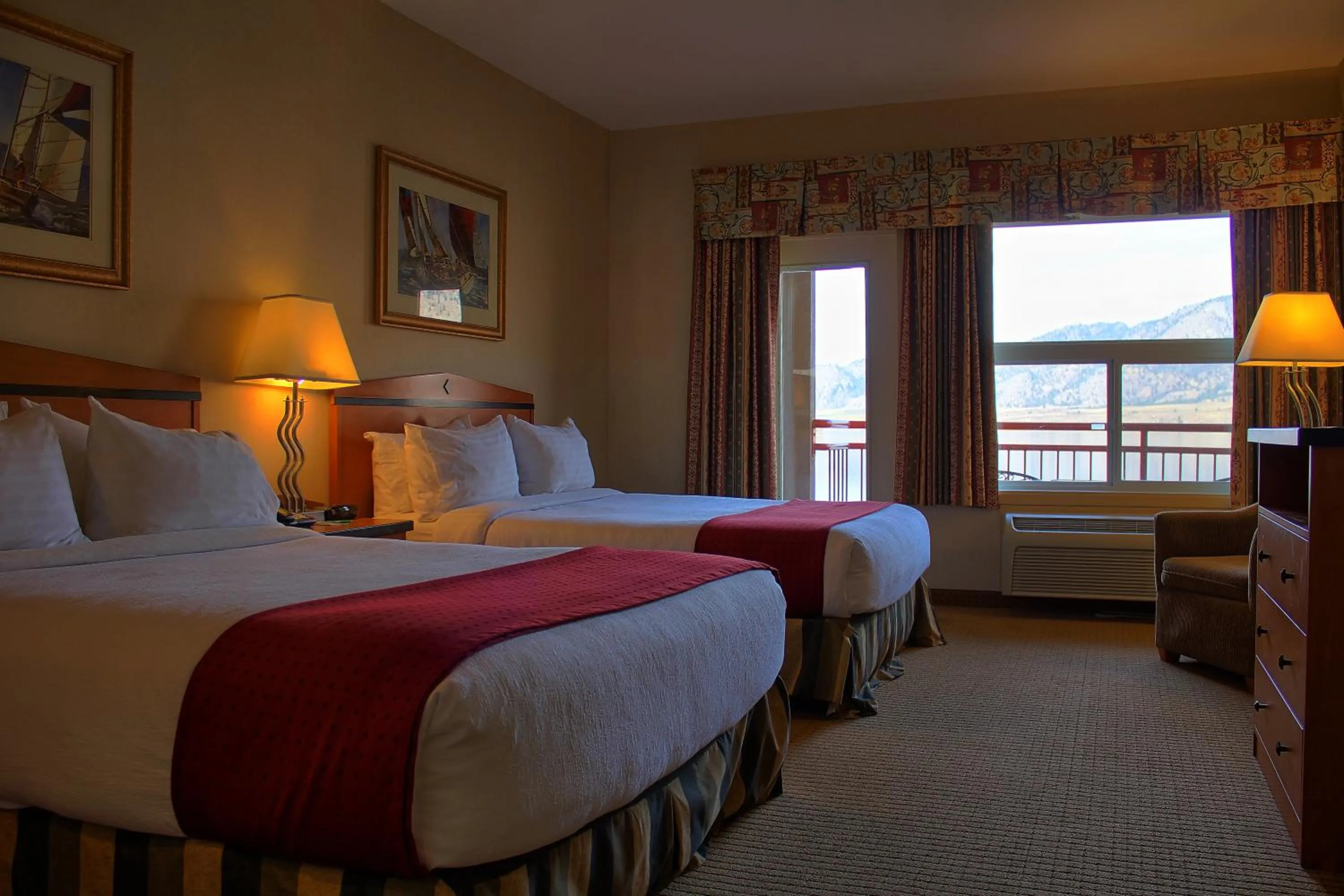 Bed in Holiday Inn Hotel & Suites Osoyoos by IHG