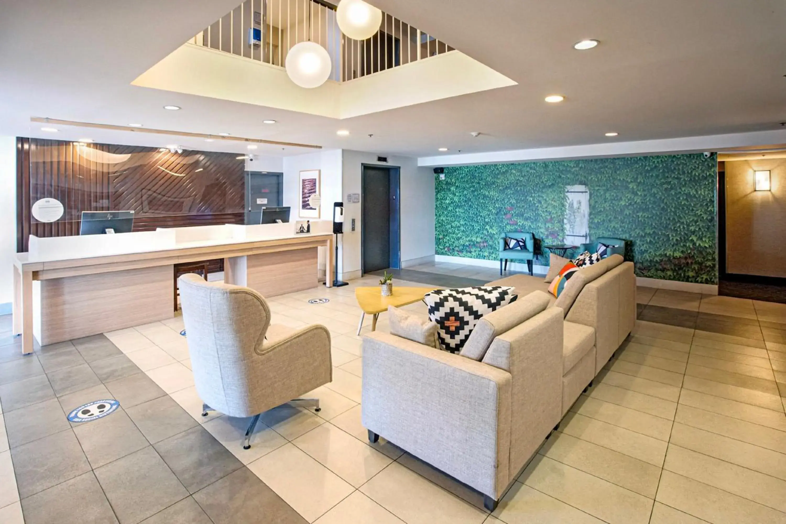 Property building in Holiday Inn Hotel & Suites Osoyoos by IHG Property building in Holiday Inn Hotel & Suites Osoyoos by IHG