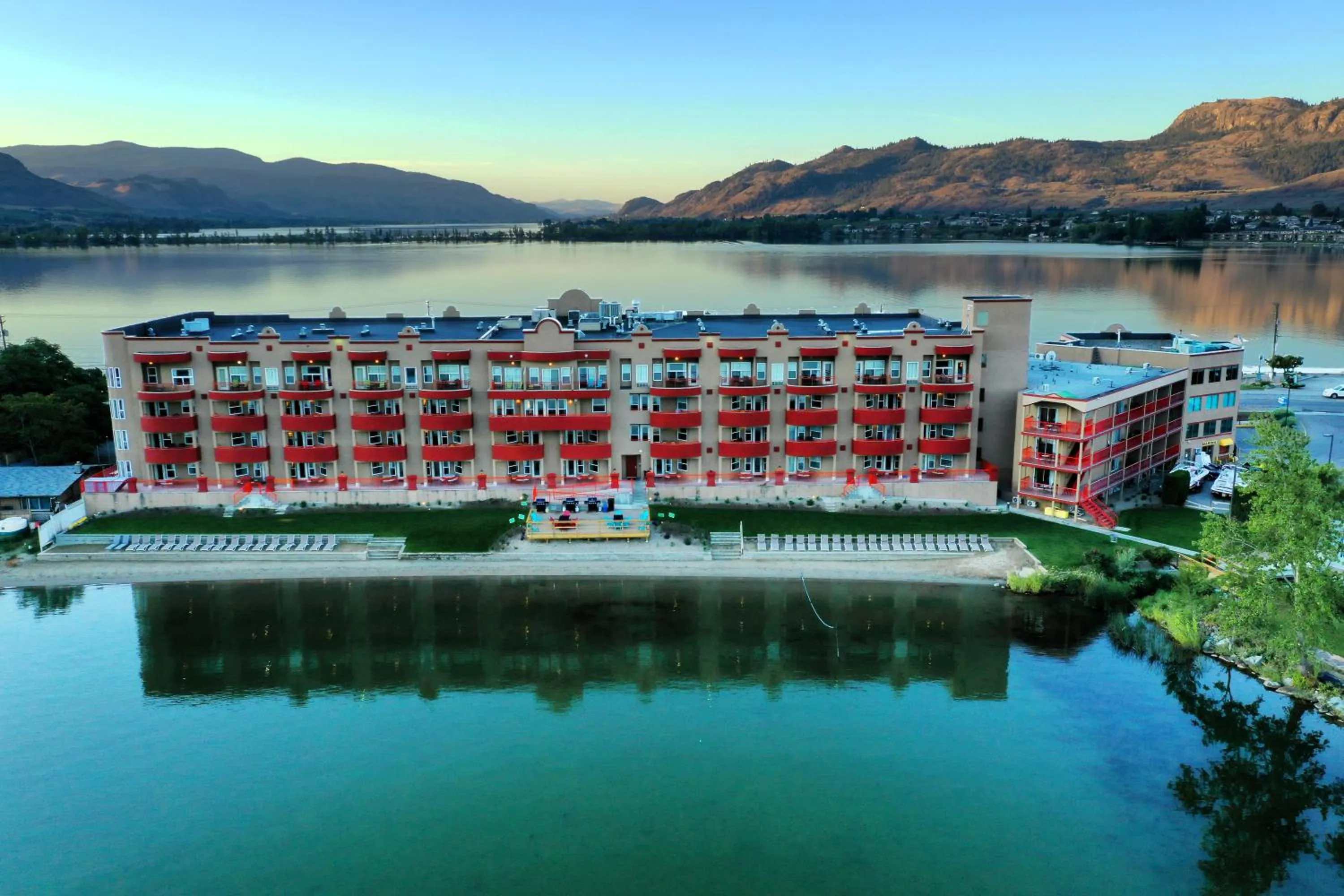 Property building in Holiday Inn Hotel & Suites Osoyoos by IHG
