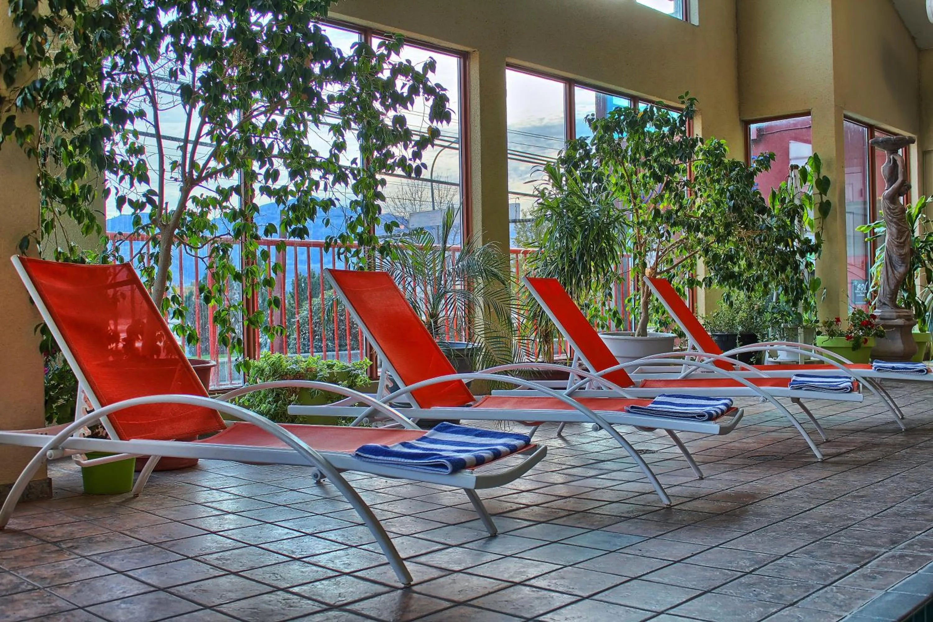Swimming pool in Holiday Inn Hotel & Suites Osoyoos by IHG