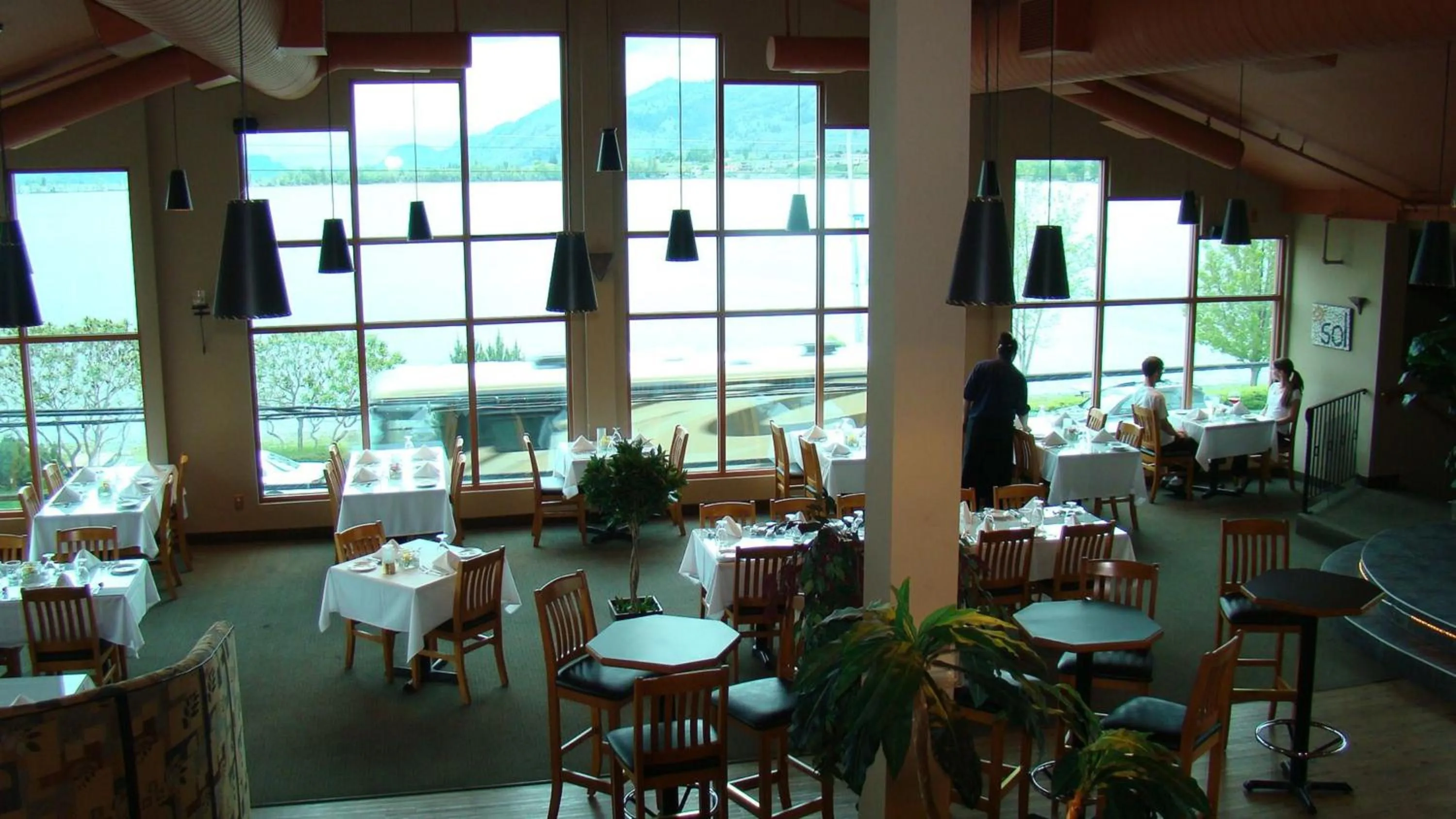 Restaurant/places to eat in Holiday Inn Hotel & Suites Osoyoos by IHG