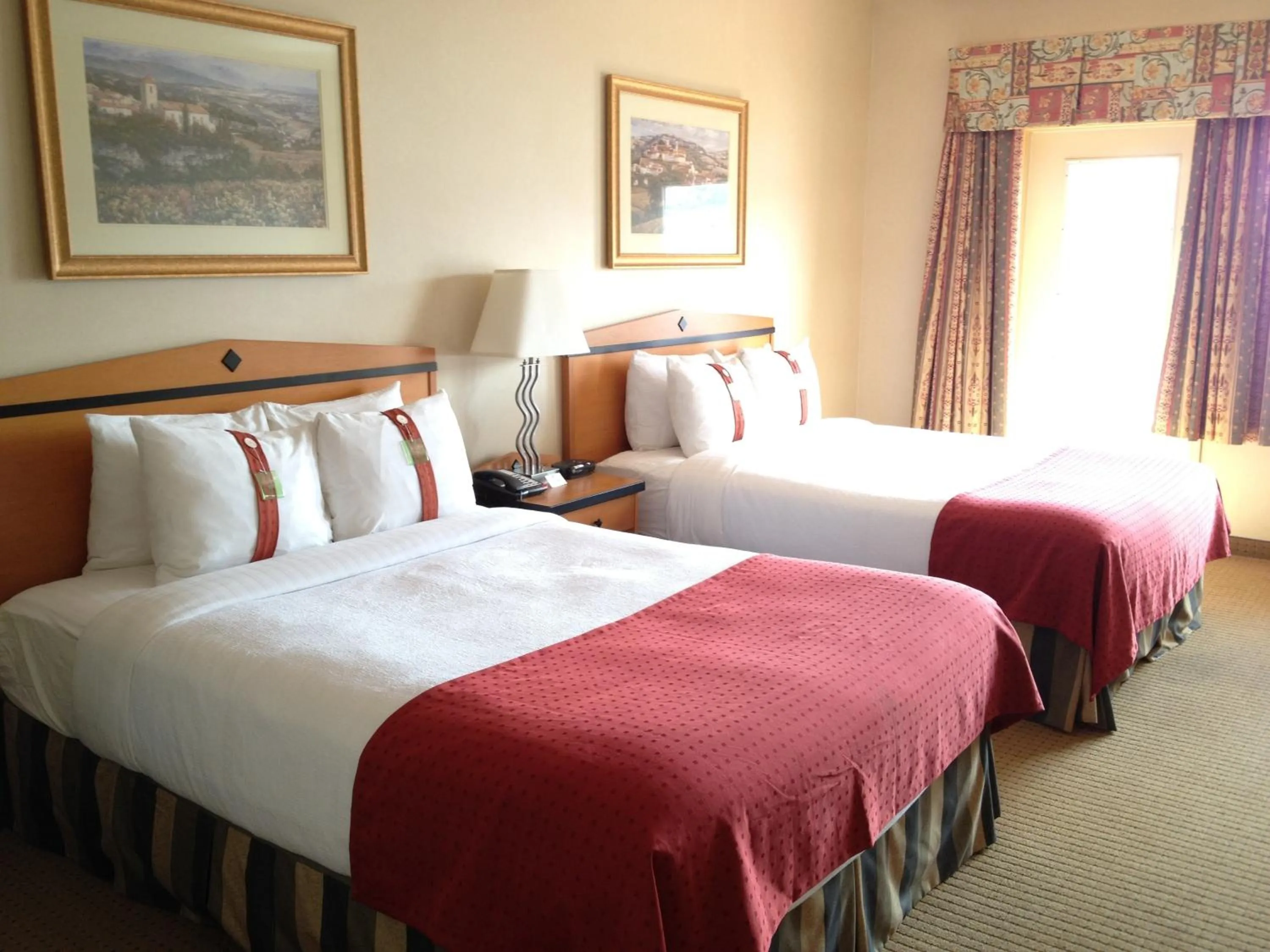 Bed in Holiday Inn Hotel & Suites Osoyoos by IHG