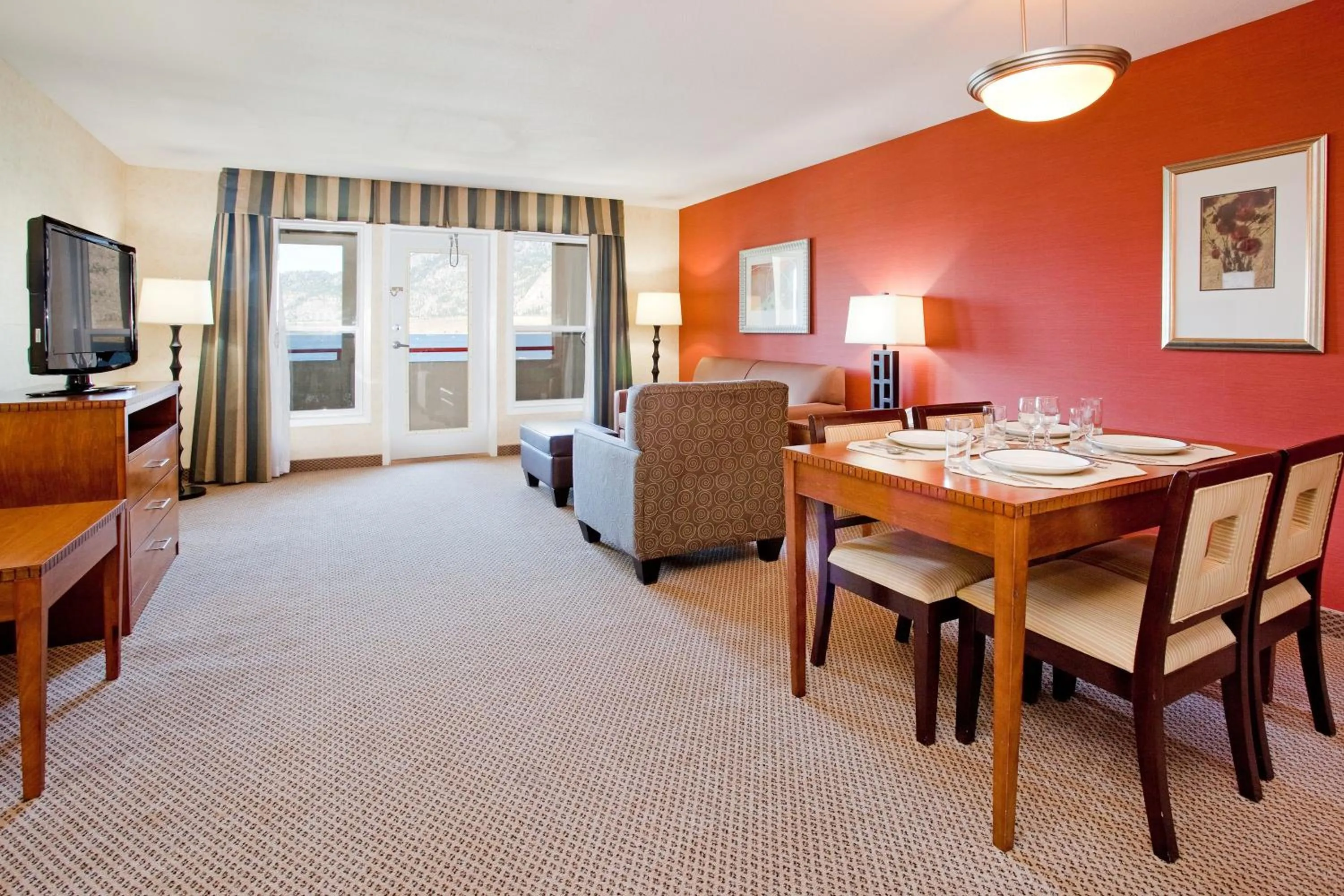 Photo of the whole room in Holiday Inn Hotel & Suites Osoyoos by IHG