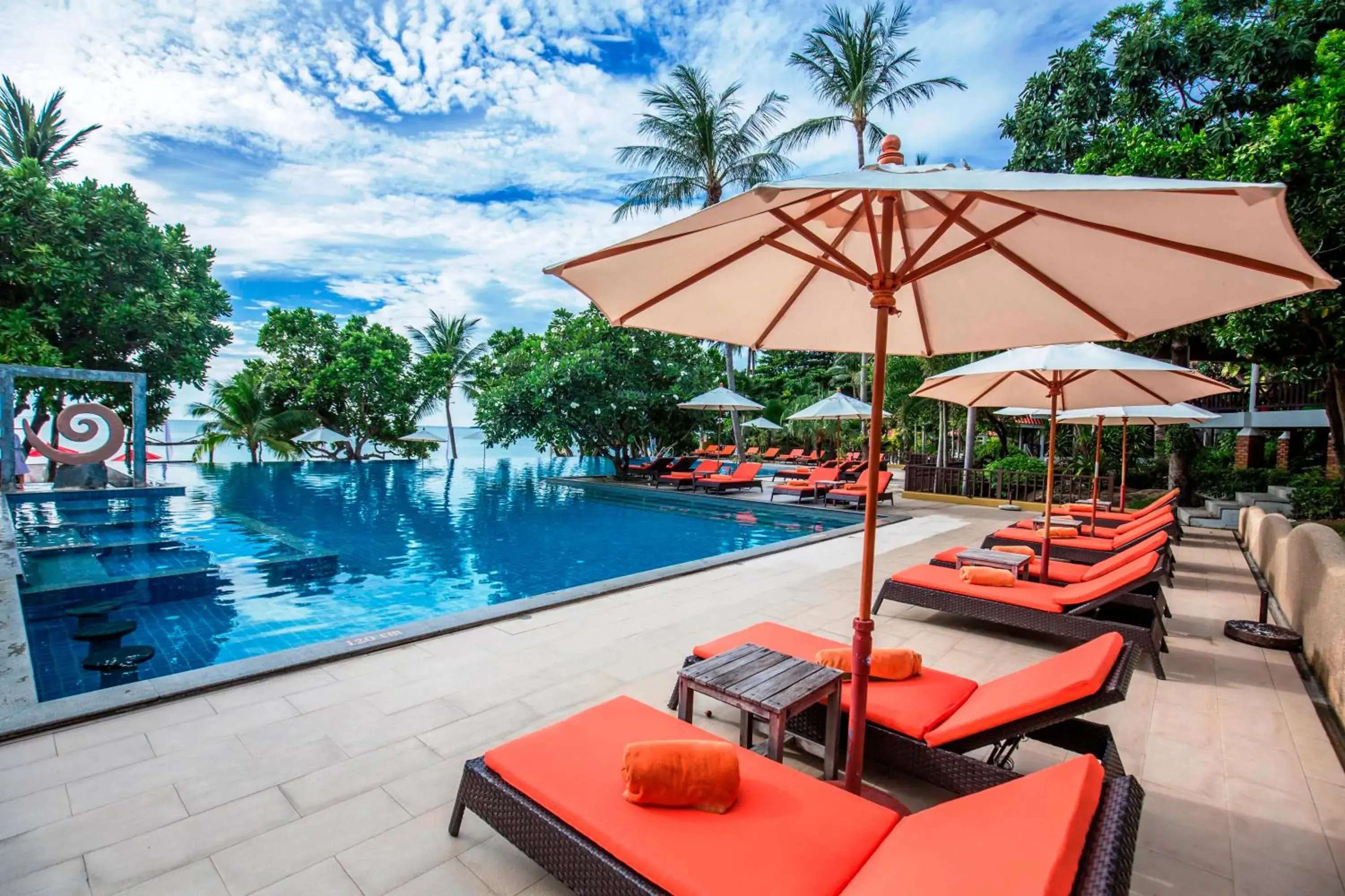 Swimming pool in New Star Beach Resort Swimming pool in New Star Beach Resort