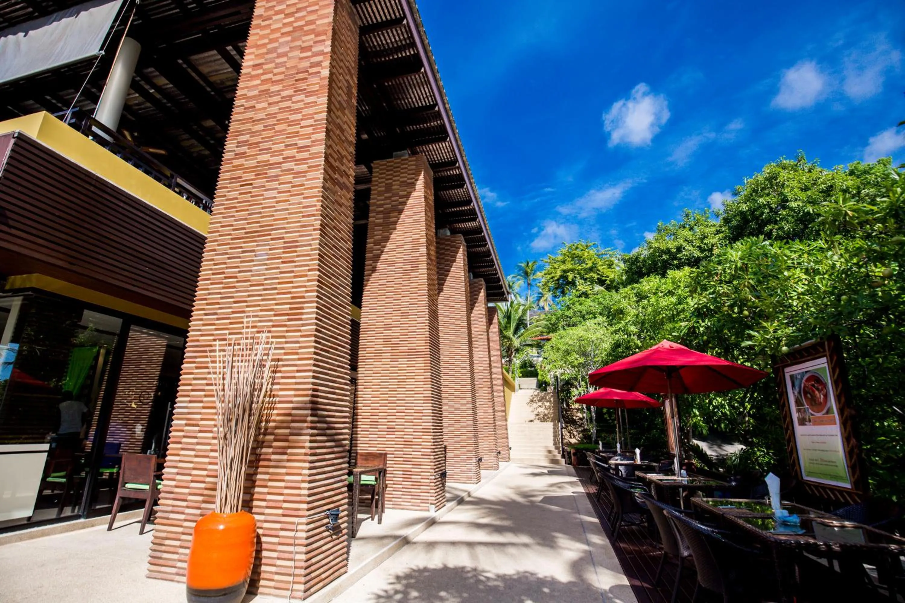 Restaurant/places to eat in New Star Beach Resort