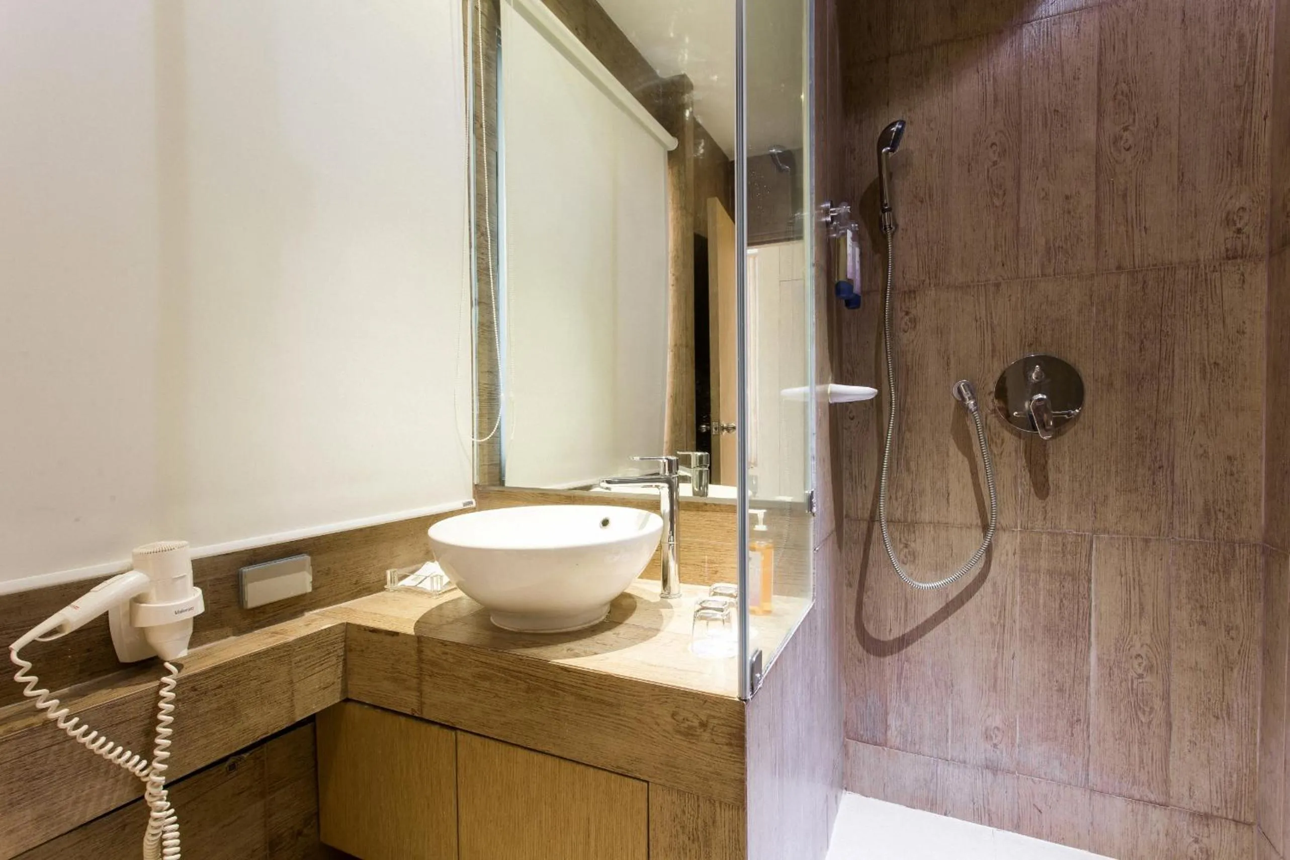 Shower in Chaweng Cove Beach Resort