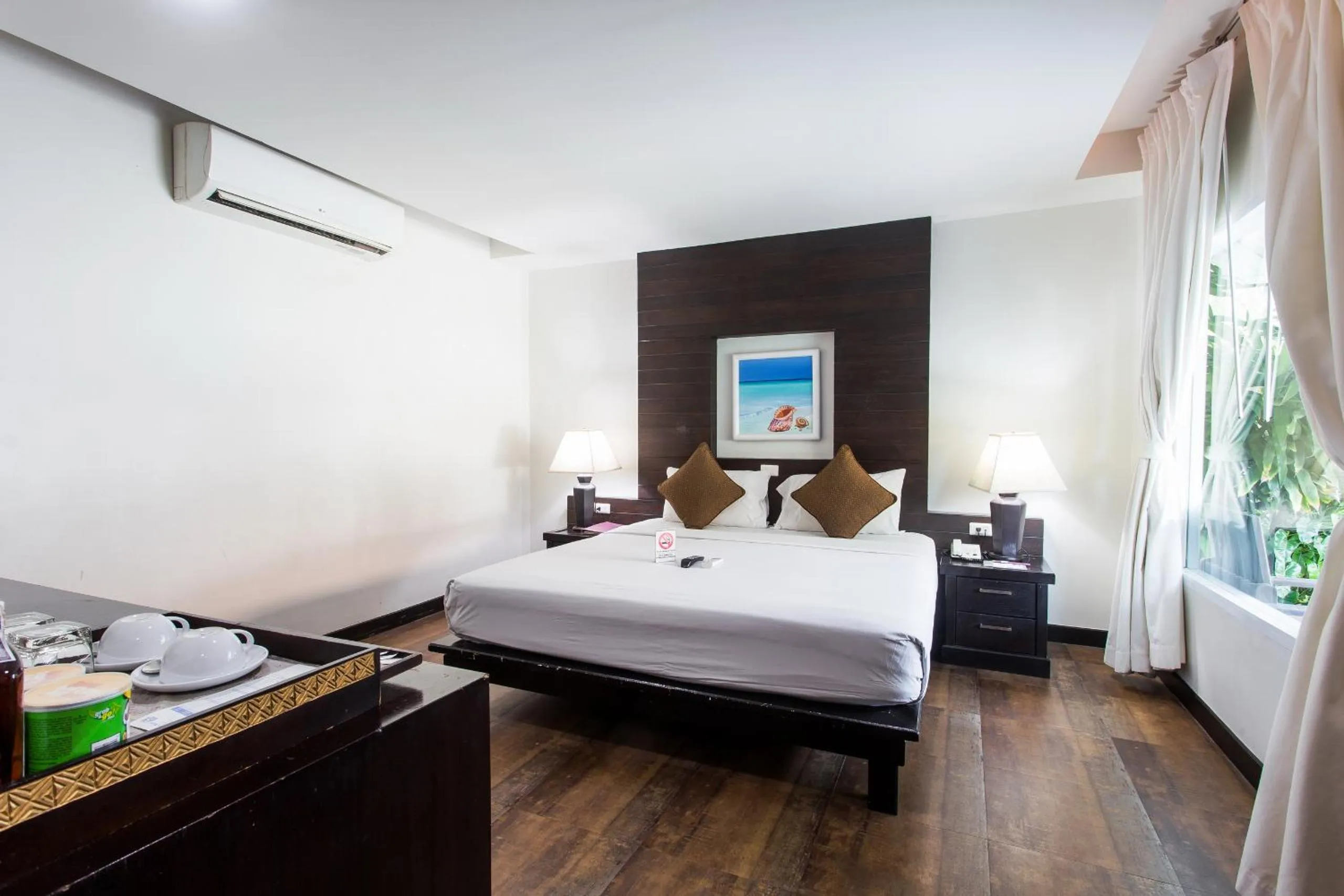 Photo of the whole room, Bed in Chaweng Cove Beach Resort