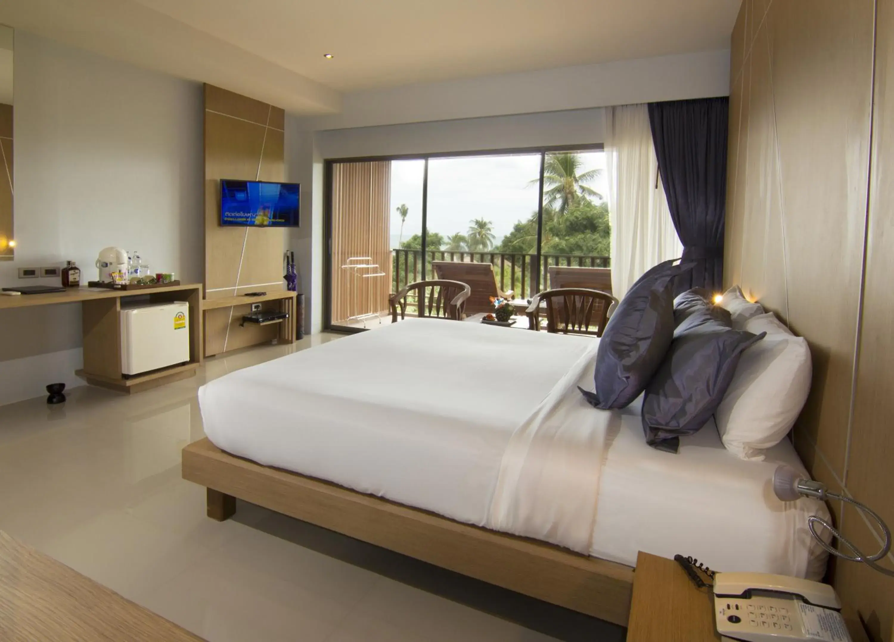 Photo of the whole room, Bed in Chaweng Cove Beach Resort Photo of the whole room, Bed in Chaweng Cove Beach Resort