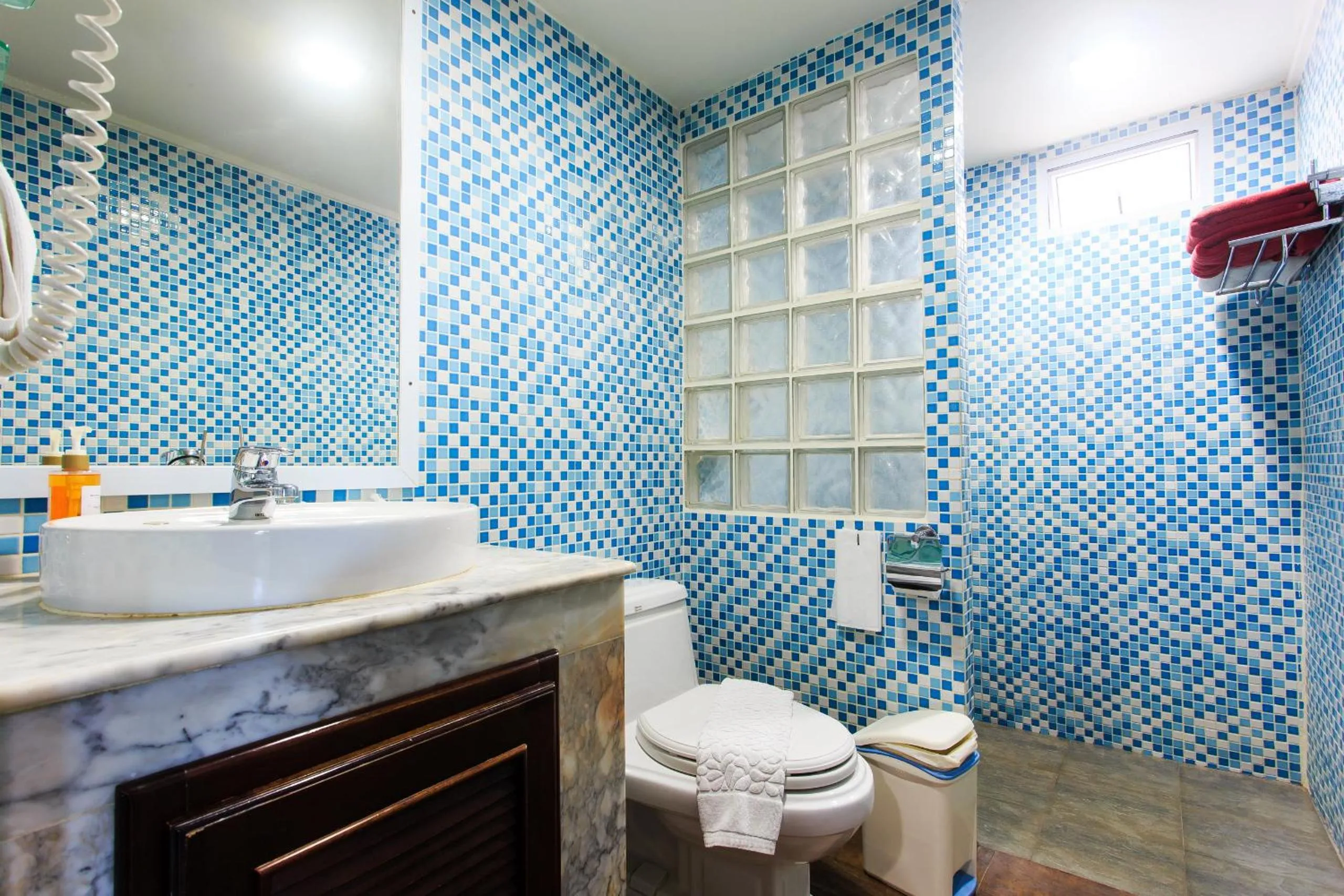 Toilet in Chaweng Cove Beach Resort