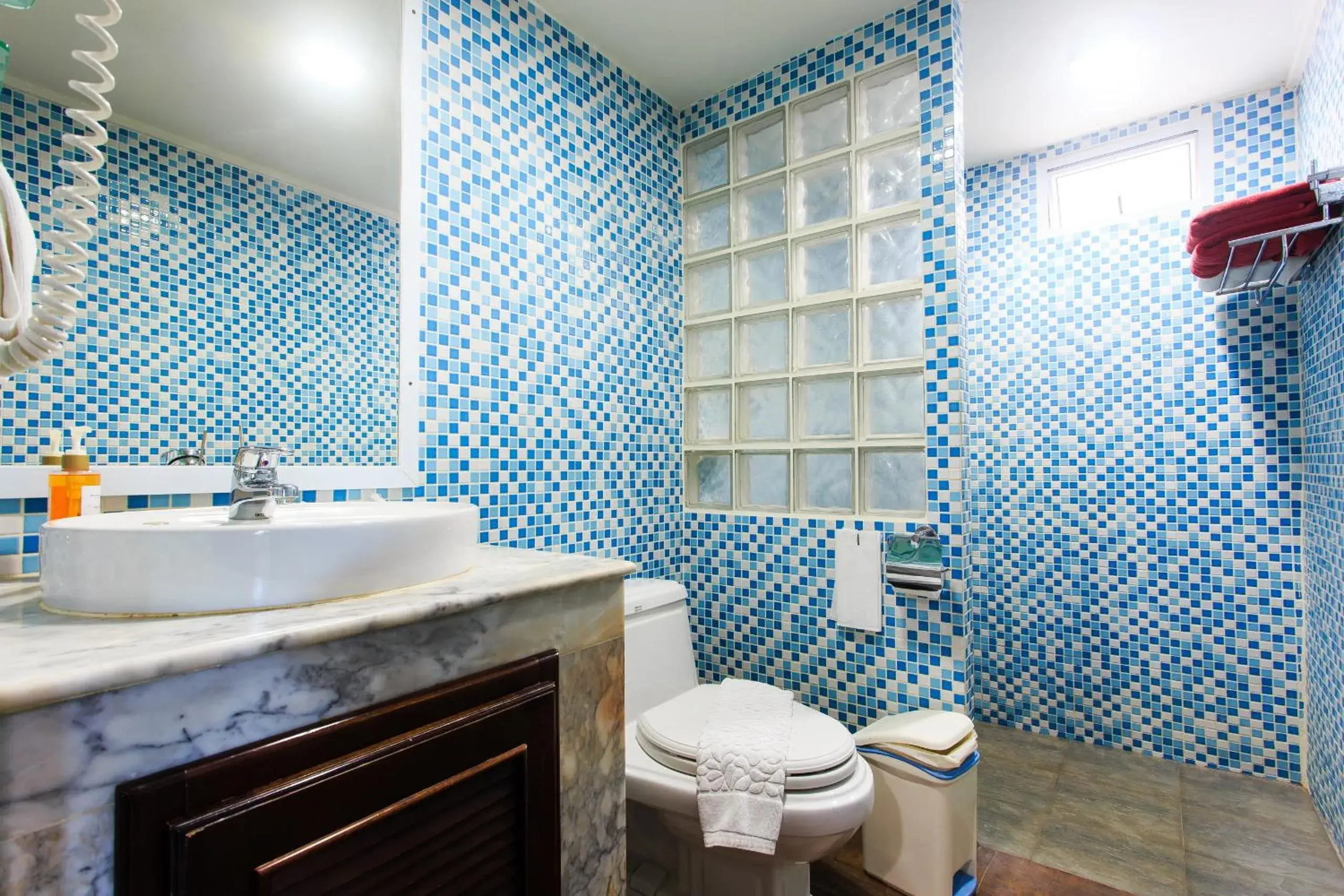 Toilet in Chaweng Cove Beach Resort Toilet in Chaweng Cove Beach Resort