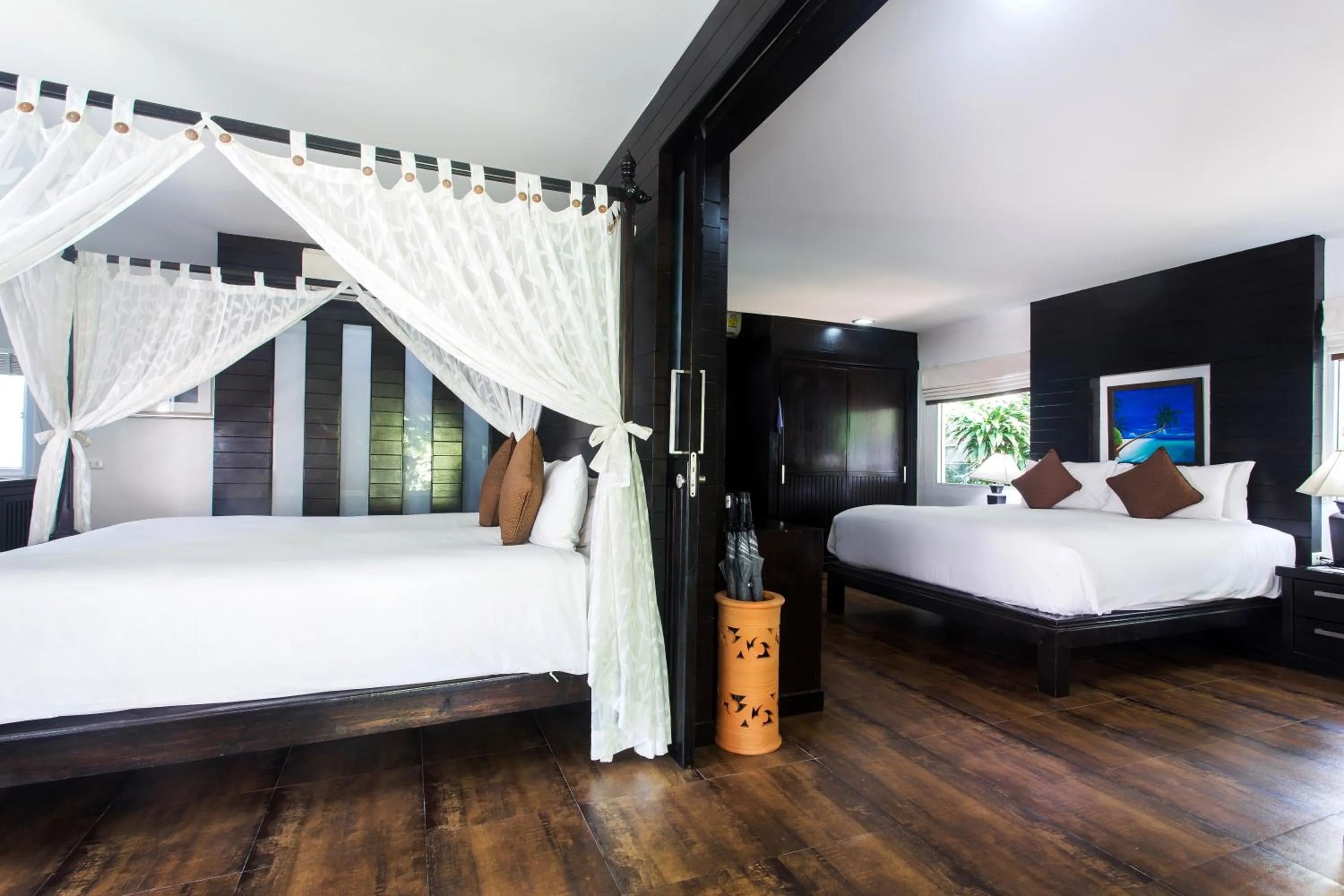 Bed in Chaweng Cove Beach Resort