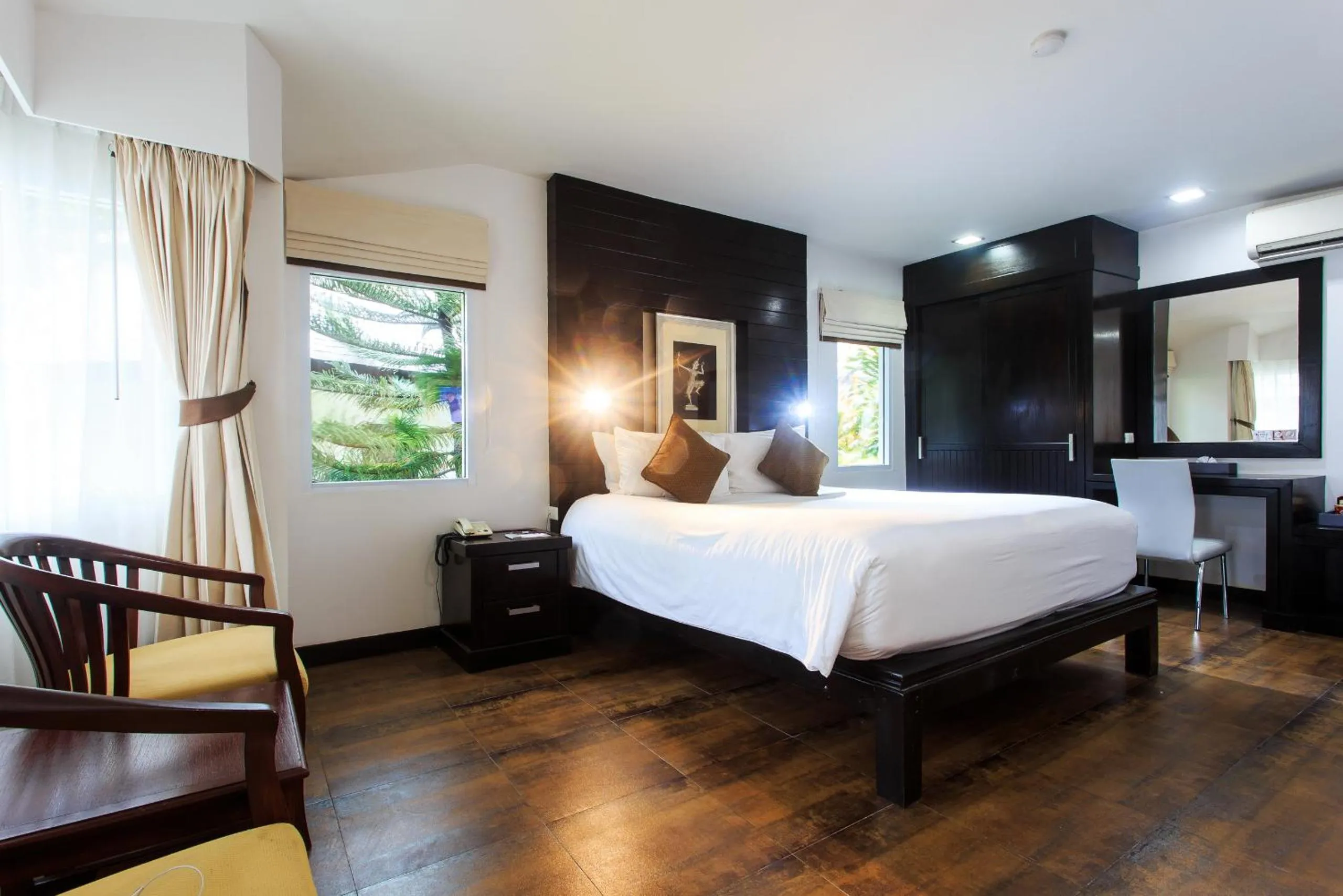 Bathroom, Bed in Chaweng Cove Beach Resort