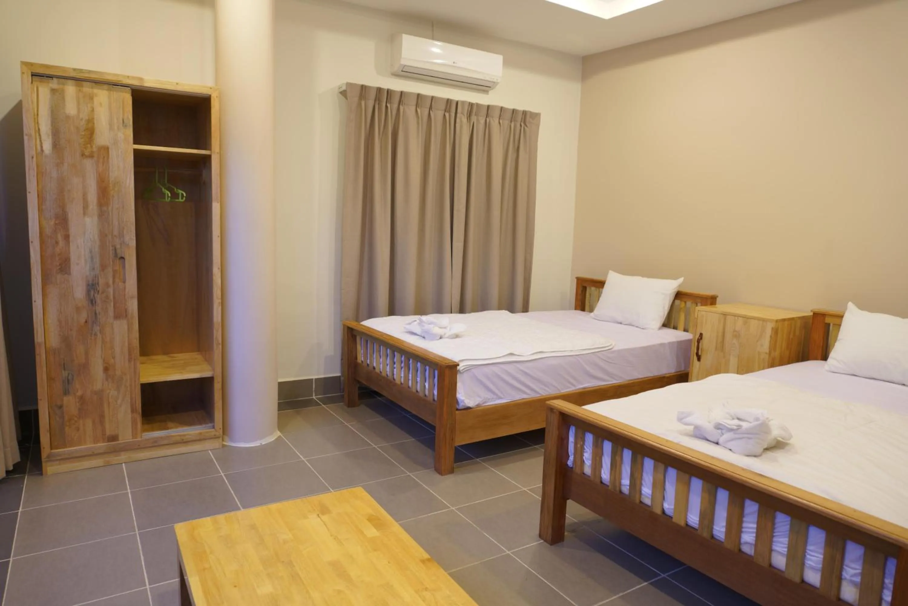 Photo of the whole room, Bed in Sok Heng Guesthouse