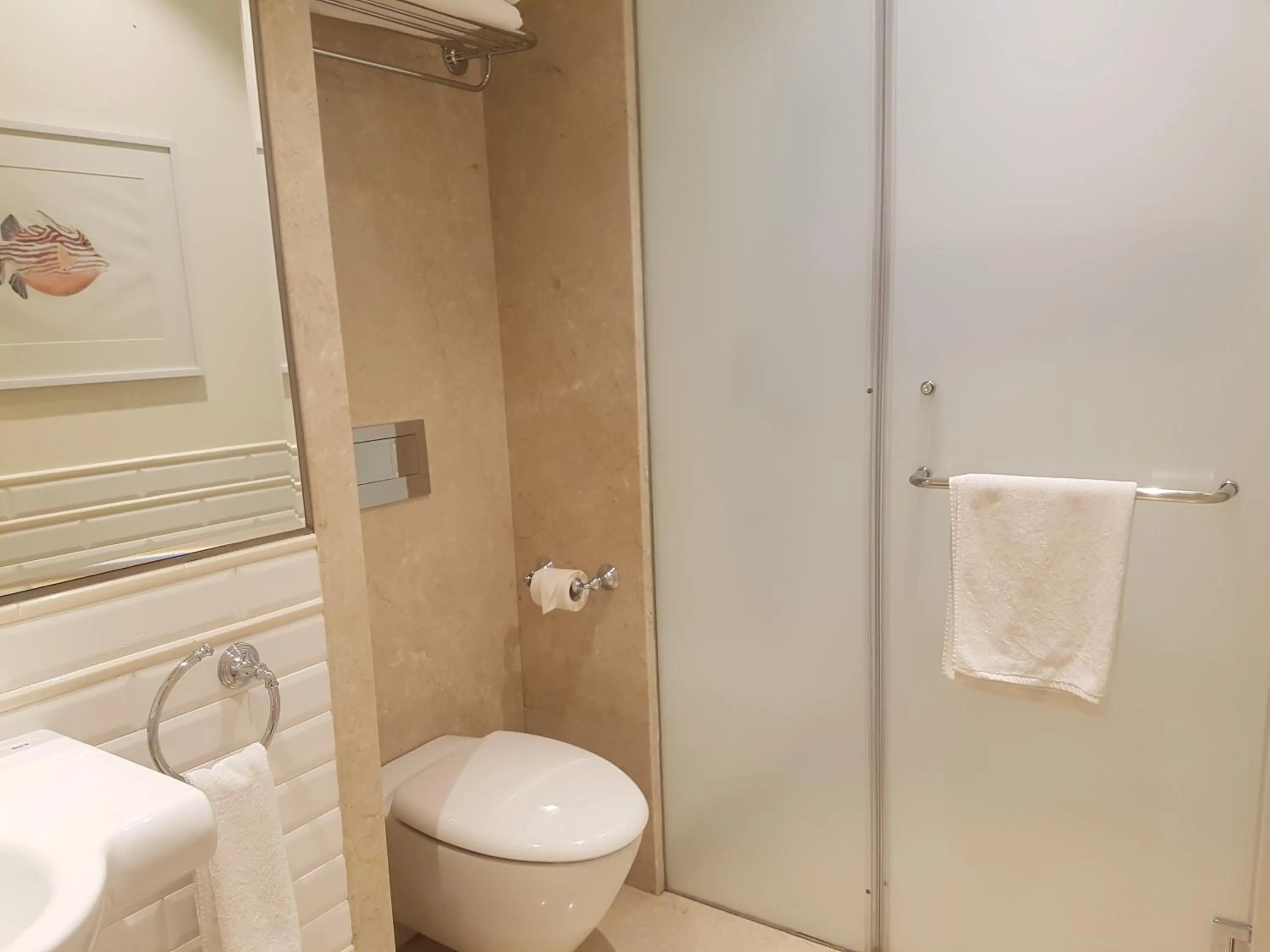 Bathroom in Hotel Harbour View Colaba